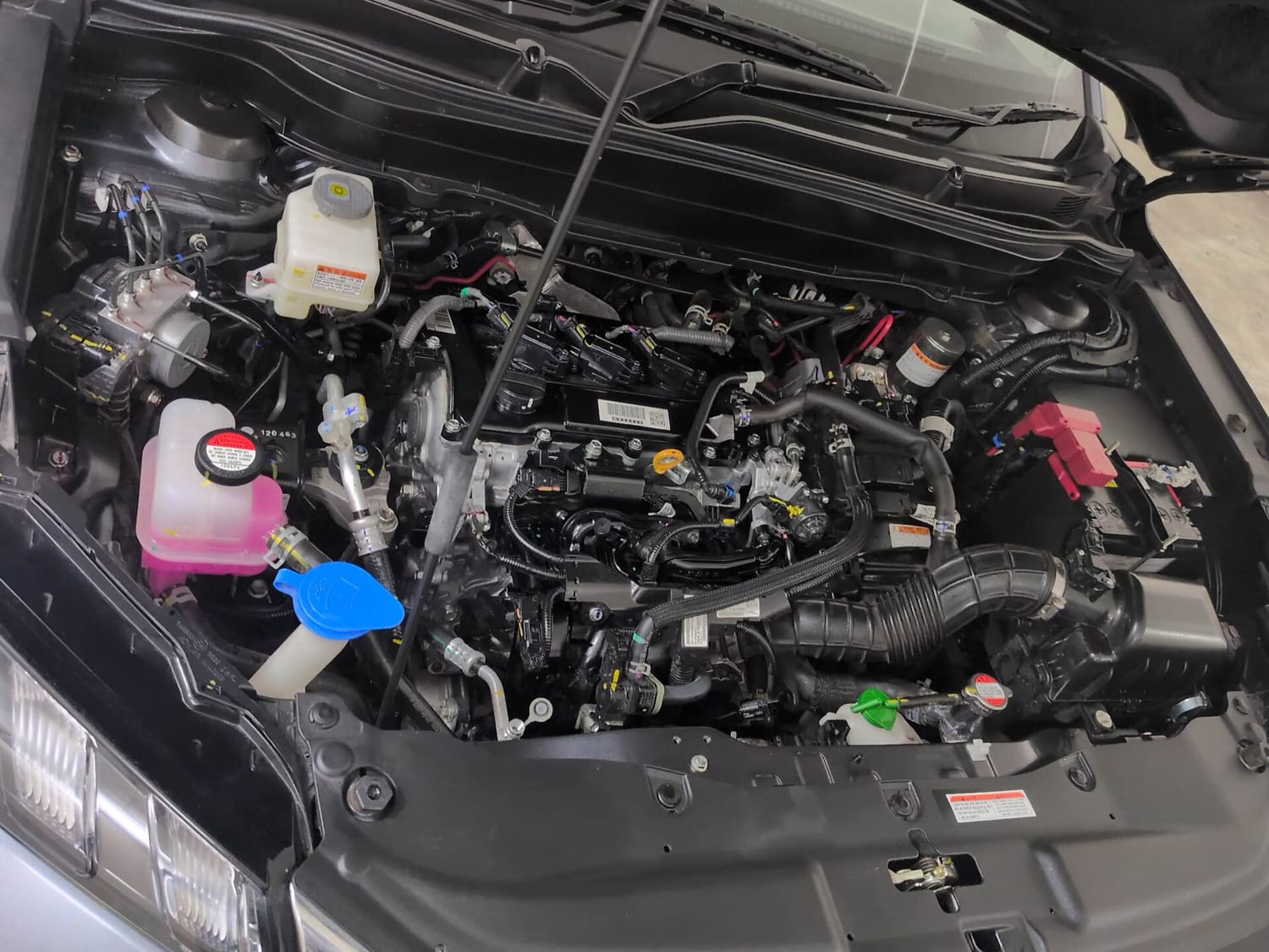 Used 2025 Maruti Suzuki Grand Vitara Delta Plus Intelligent Hybrid eCVT Hybrid Automatic engine ENGINE RIGHT SIDE VIEW