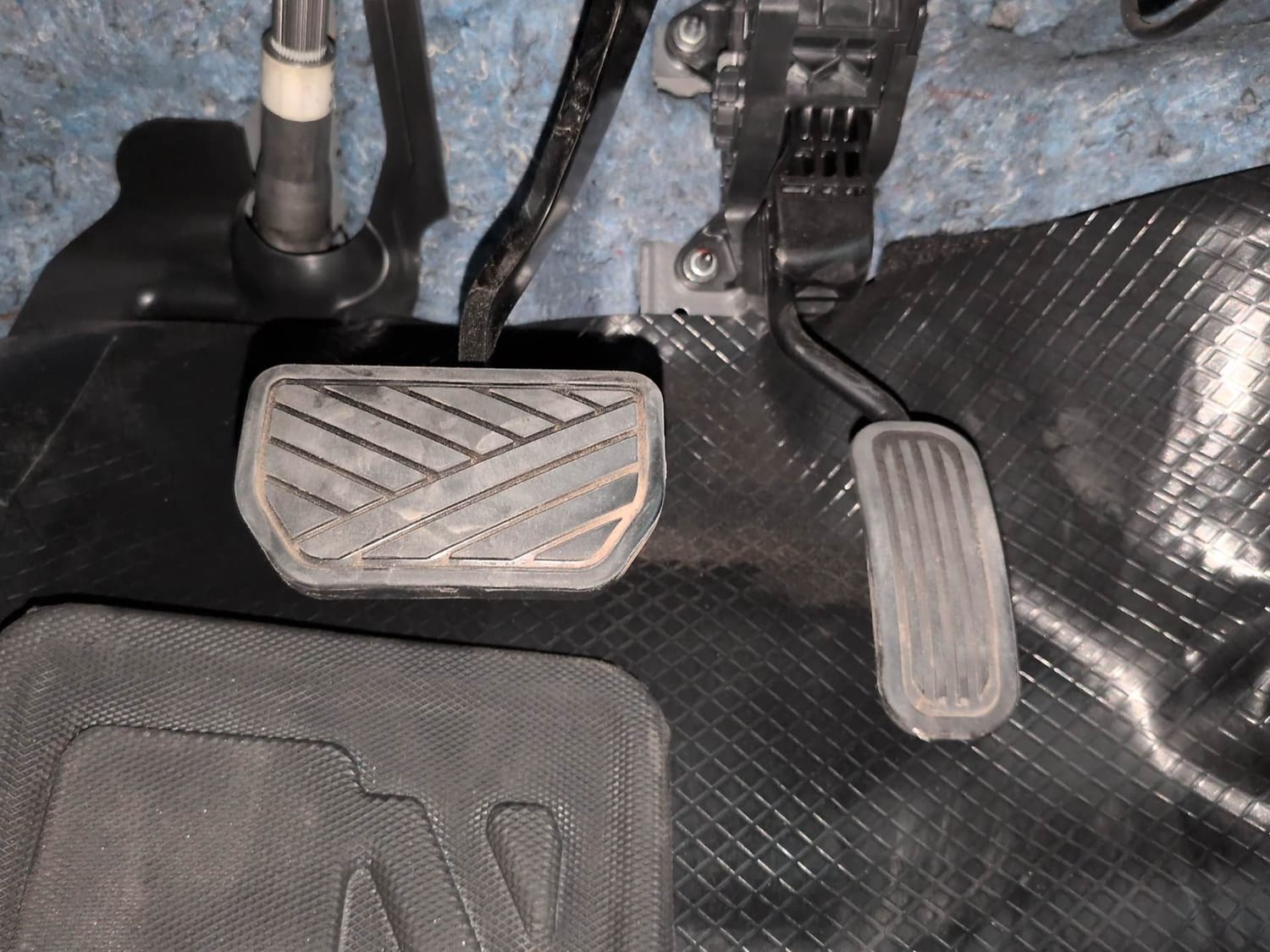 Used 2025 Maruti Suzuki Grand Vitara Delta Plus Intelligent Hybrid eCVT Hybrid Automatic interior PEDALS VIEW