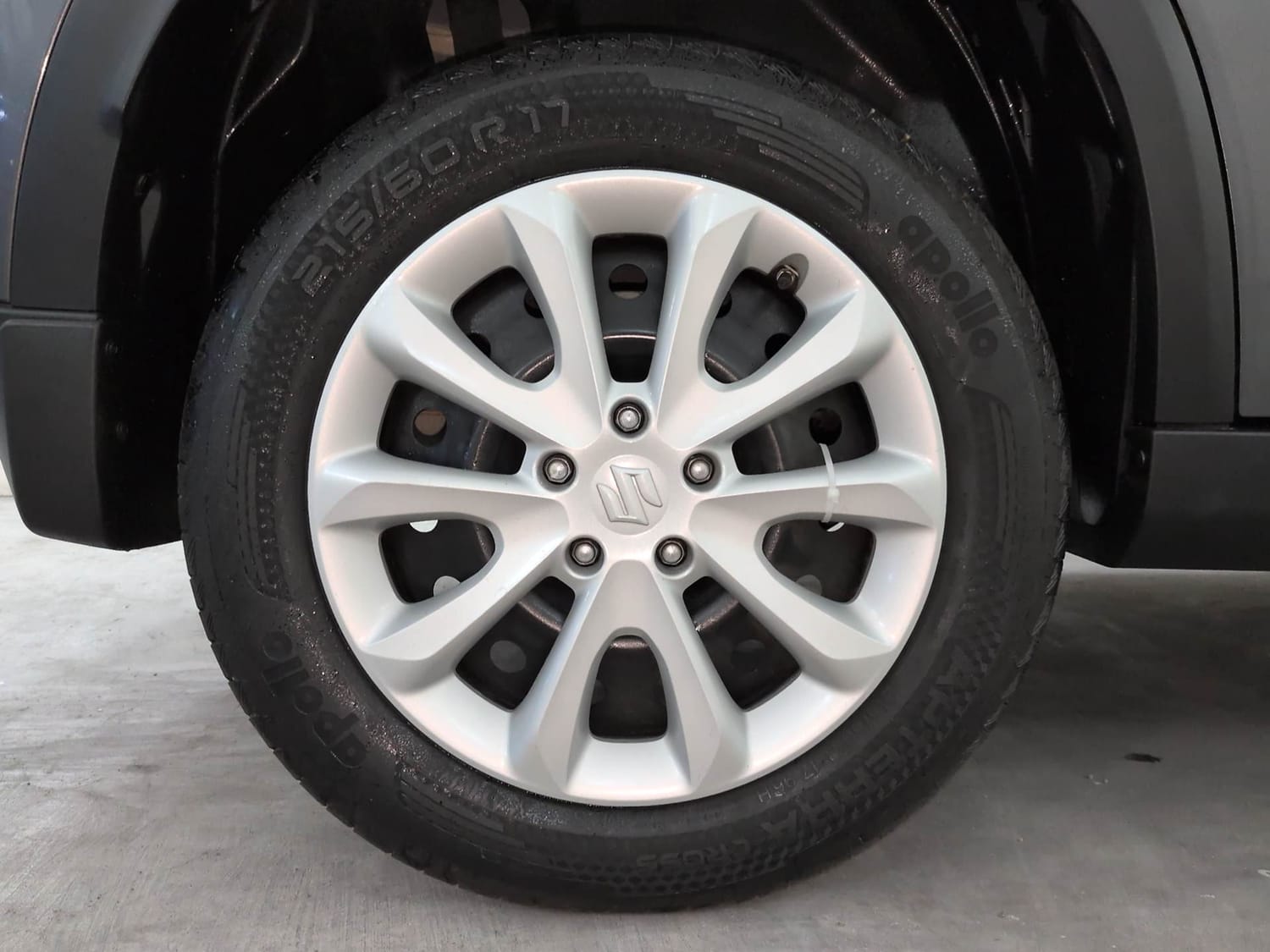Used 2025 Maruti Suzuki Grand Vitara Delta Plus Intelligent Hybrid eCVT Hybrid Automatic tyres RIGHT REAR TYRE RIM VIEW