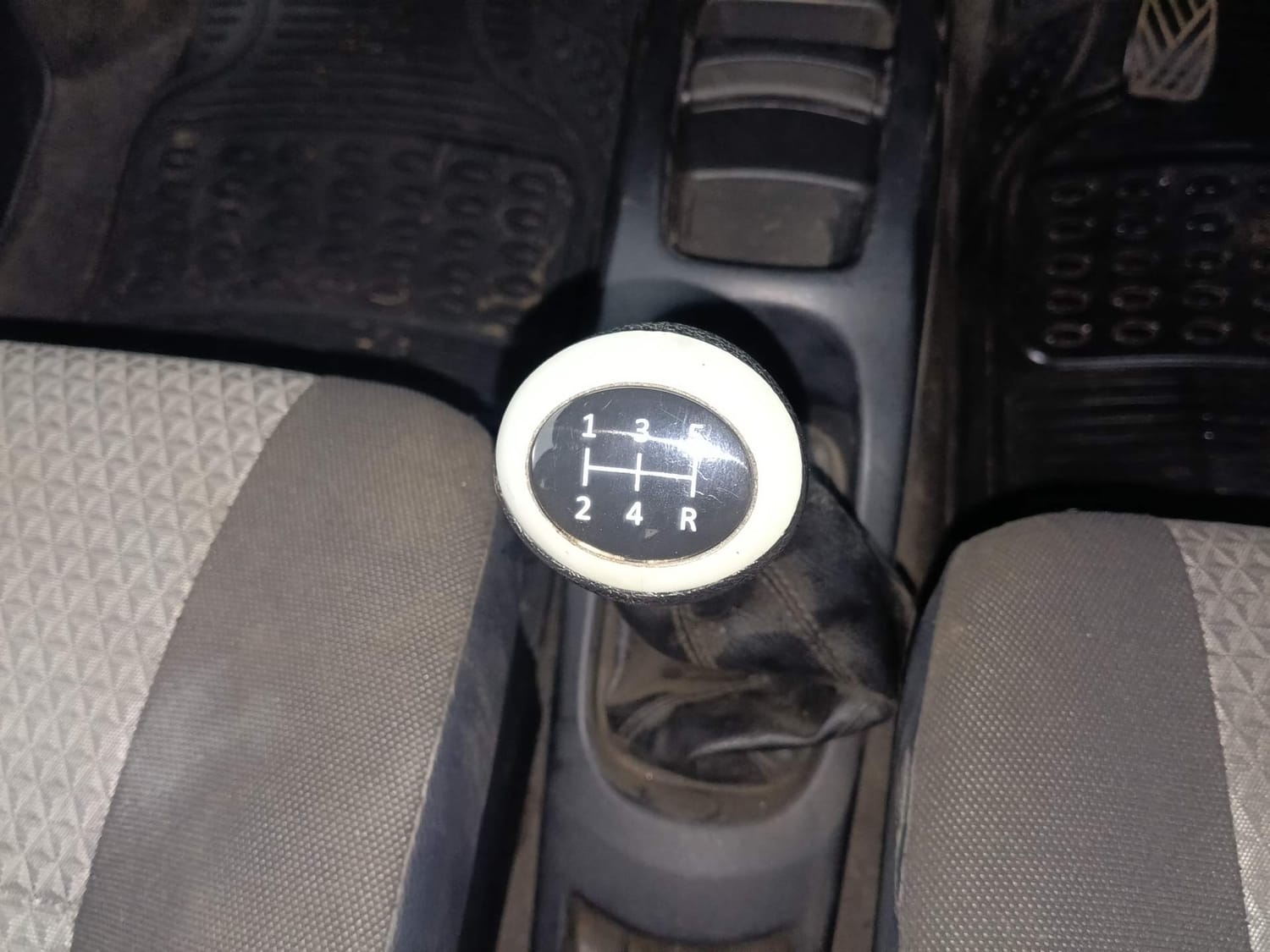 Used 2012 Maruti Suzuki Wagon R LXi Petrol Manual interior GEAR  KNOB VIEW