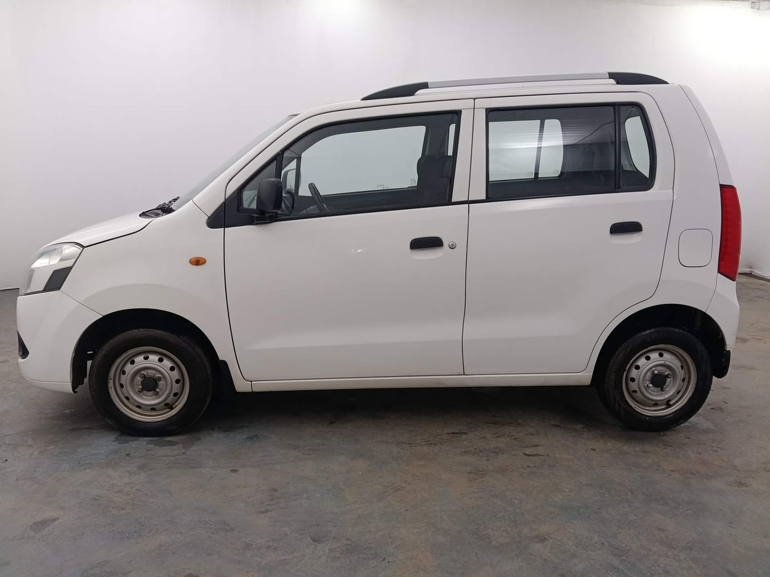 Used 2012 Maruti Suzuki Wagon R LXi Petrol Manual exterior LEFT SIDE VIEW