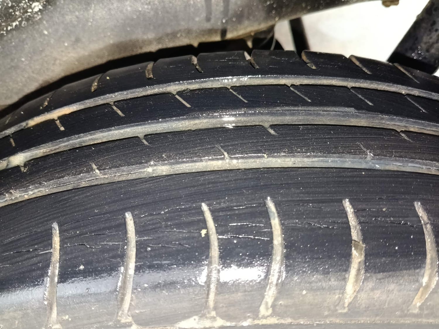 Used 2012 Maruti Suzuki Wagon R LXi Petrol Manual tyres LEFT REAR TYRE TREAD VIEW