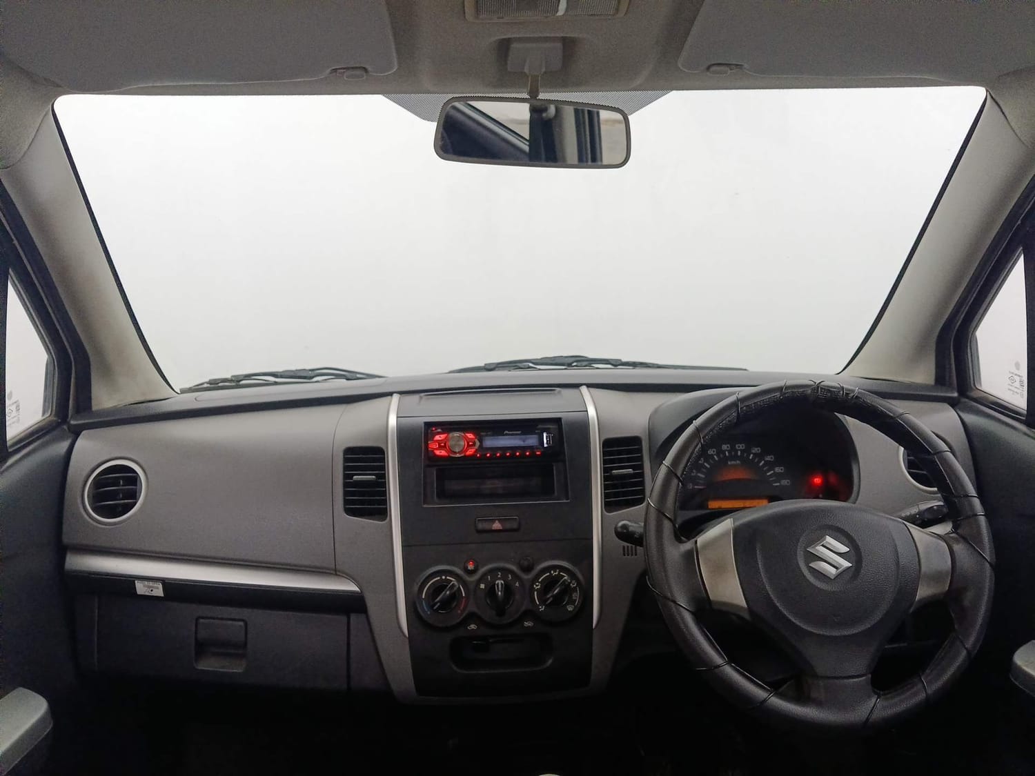 Used 2012 Maruti Suzuki Wagon R LXi Petrol Manual interior DASHBOARD VIEW
