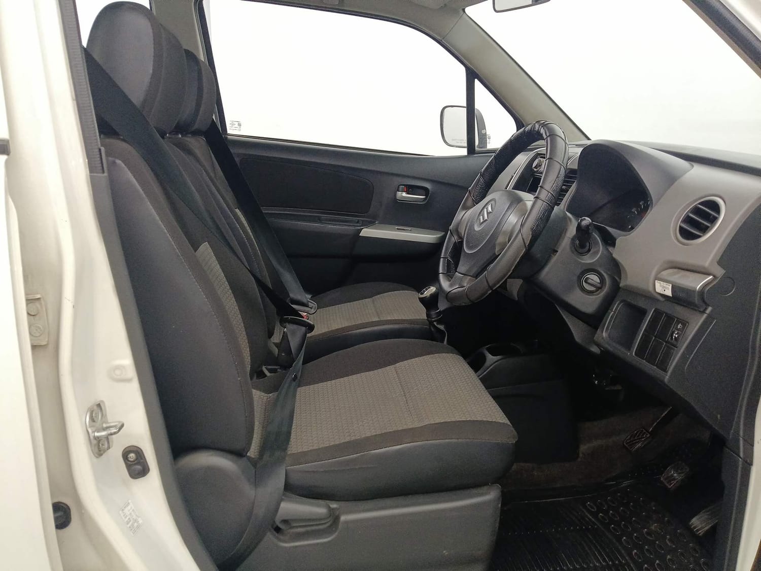Used 2012 Maruti Suzuki Wagon R LXi Petrol Manual interior RIGHT SIDE FRONT DOOR CABIN VIEW