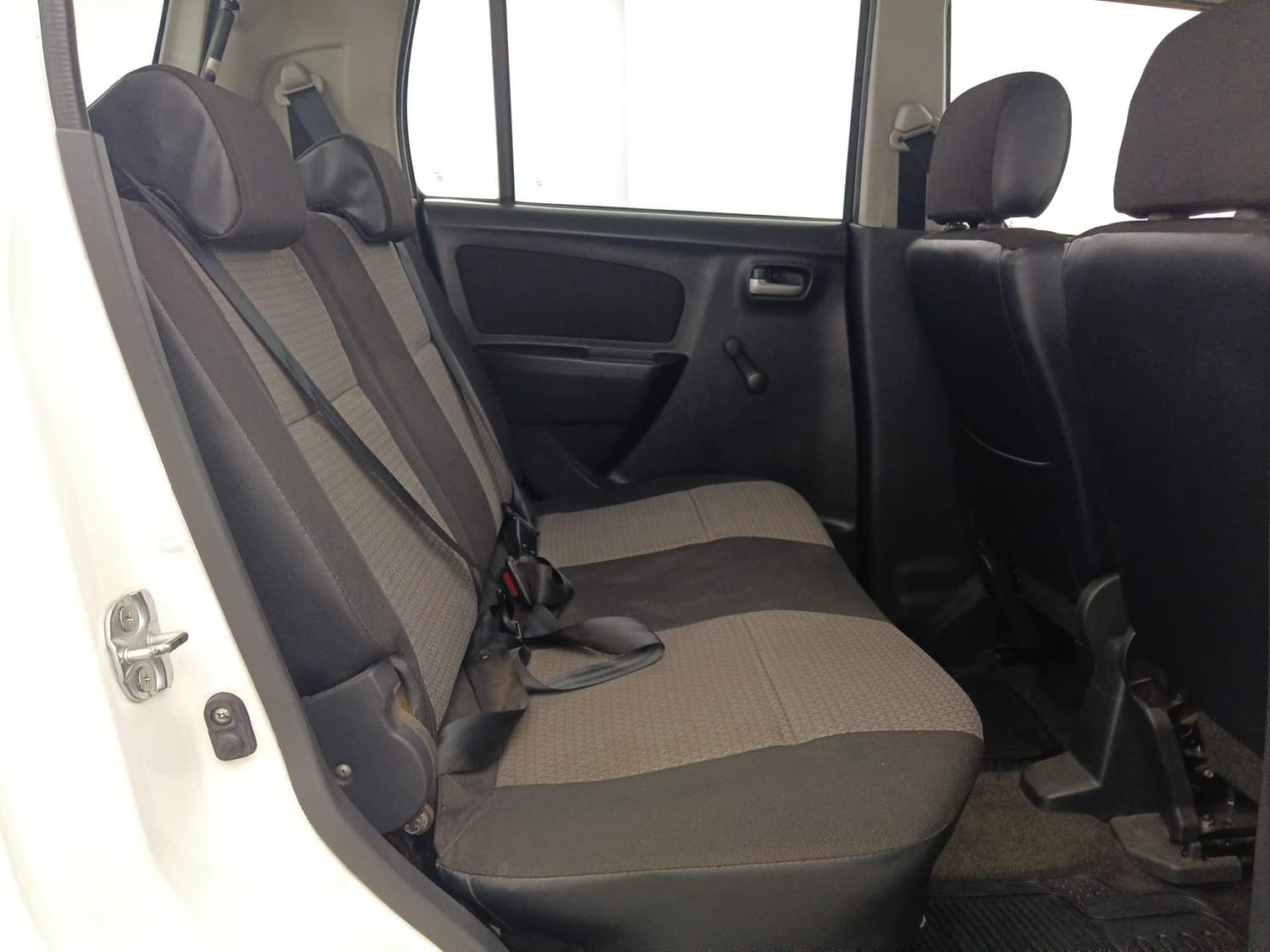 Used 2012 Maruti Suzuki Wagon R LXi Petrol Manual interior RIGHT SIDE REAR DOOR CABIN VIEW