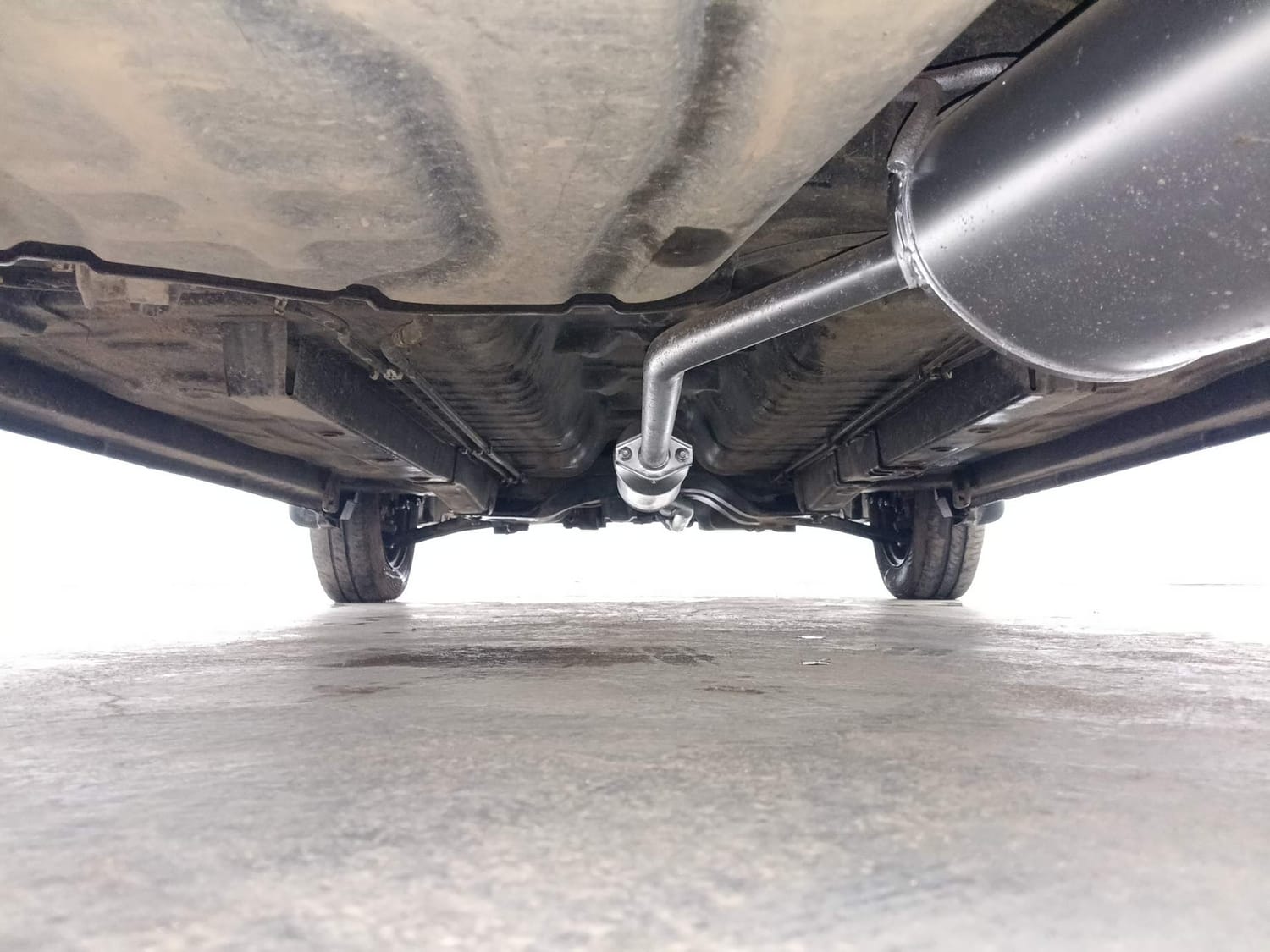 Used 2012 Maruti Suzuki Wagon R LXi Petrol Manual extra REAR UNDERBODY VIEW (TAKEN FROM REAR)