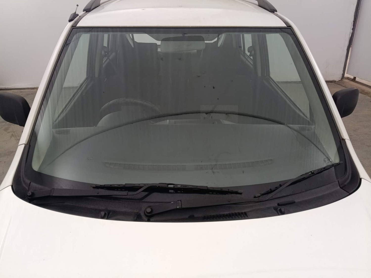 Used 2012 Maruti Suzuki Wagon R LXi Petrol Manual exterior FRONT WINDSHIELD VIEW