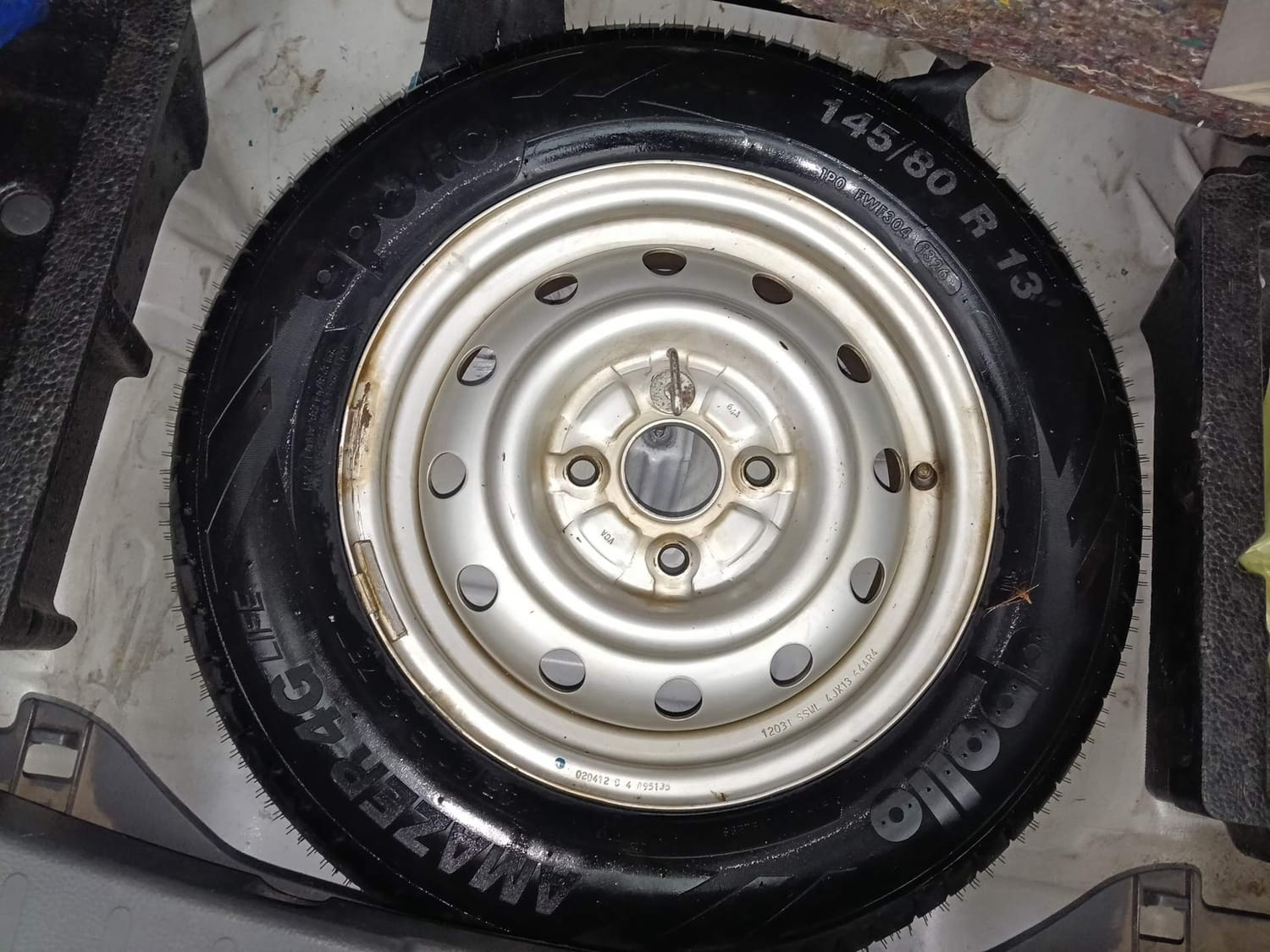 Used 2012 Maruti Suzuki Wagon R LXi Petrol Manual tyres SPARE TYRE VIEW