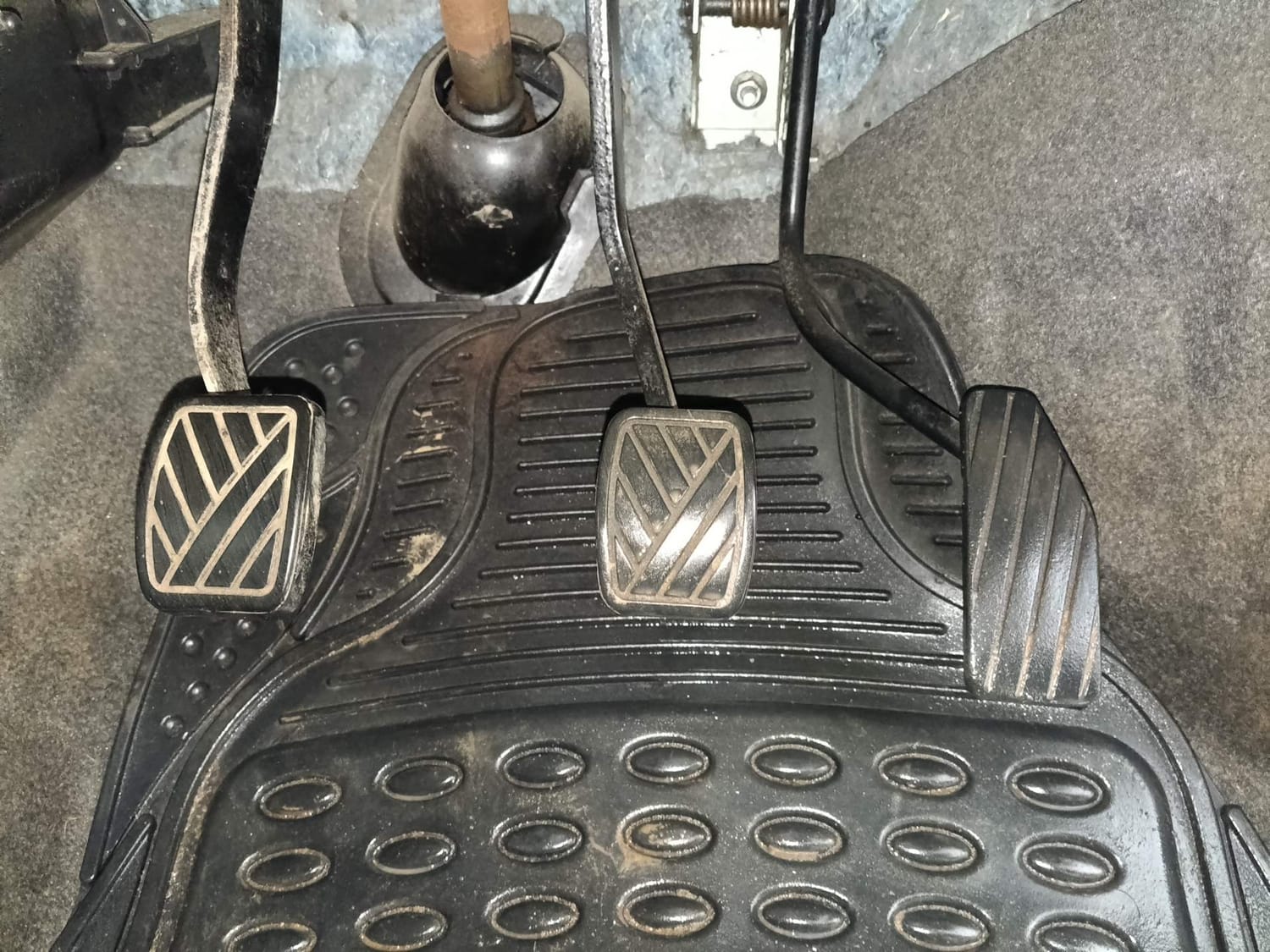 Used 2012 Maruti Suzuki Wagon R LXi Petrol Manual interior PEDALS VIEW