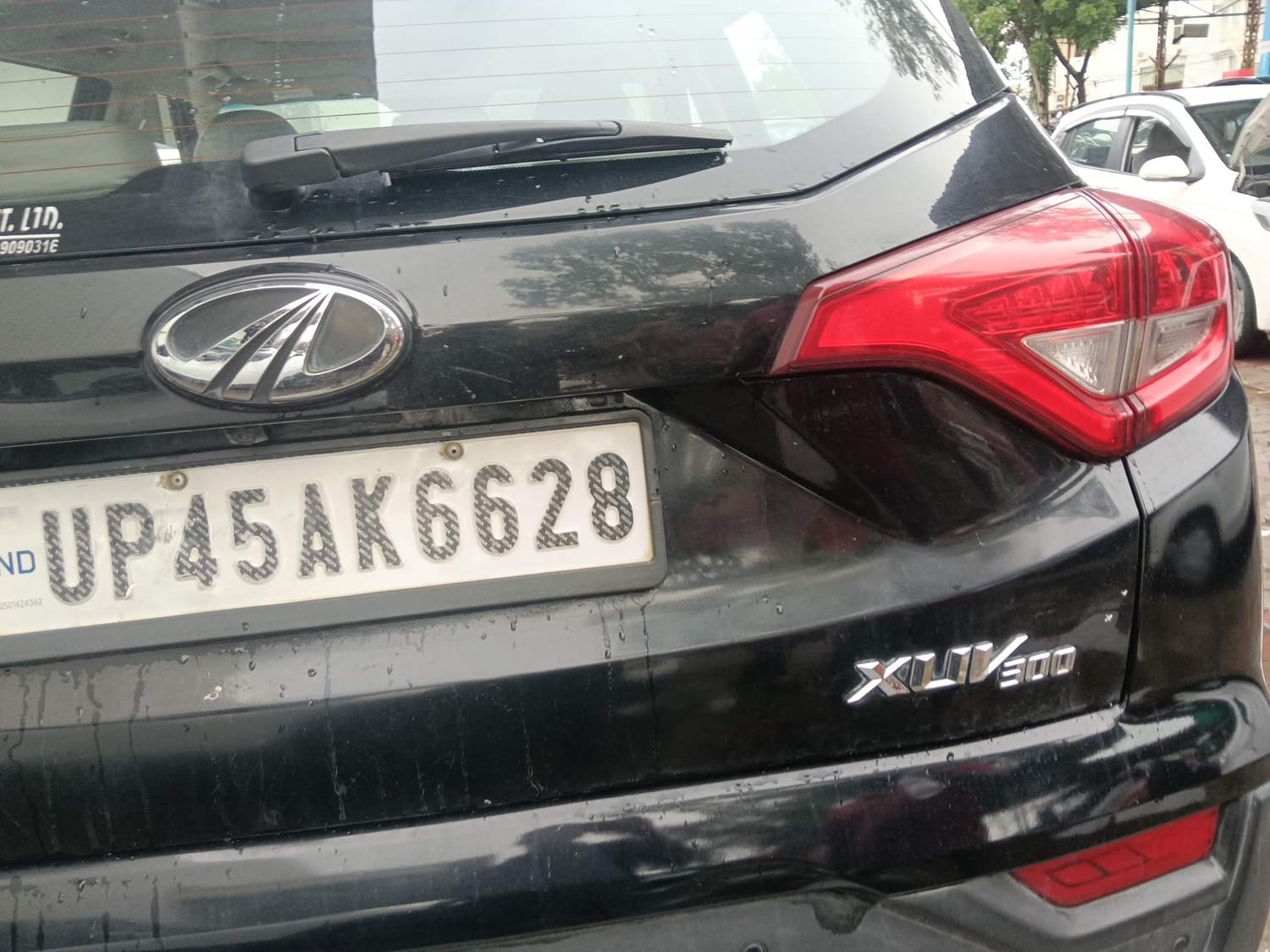 Used 2021 Mahindra XUV 300 W8 (O) 1.5 Diesel Diesel Manual dents MINOR SCRATCH