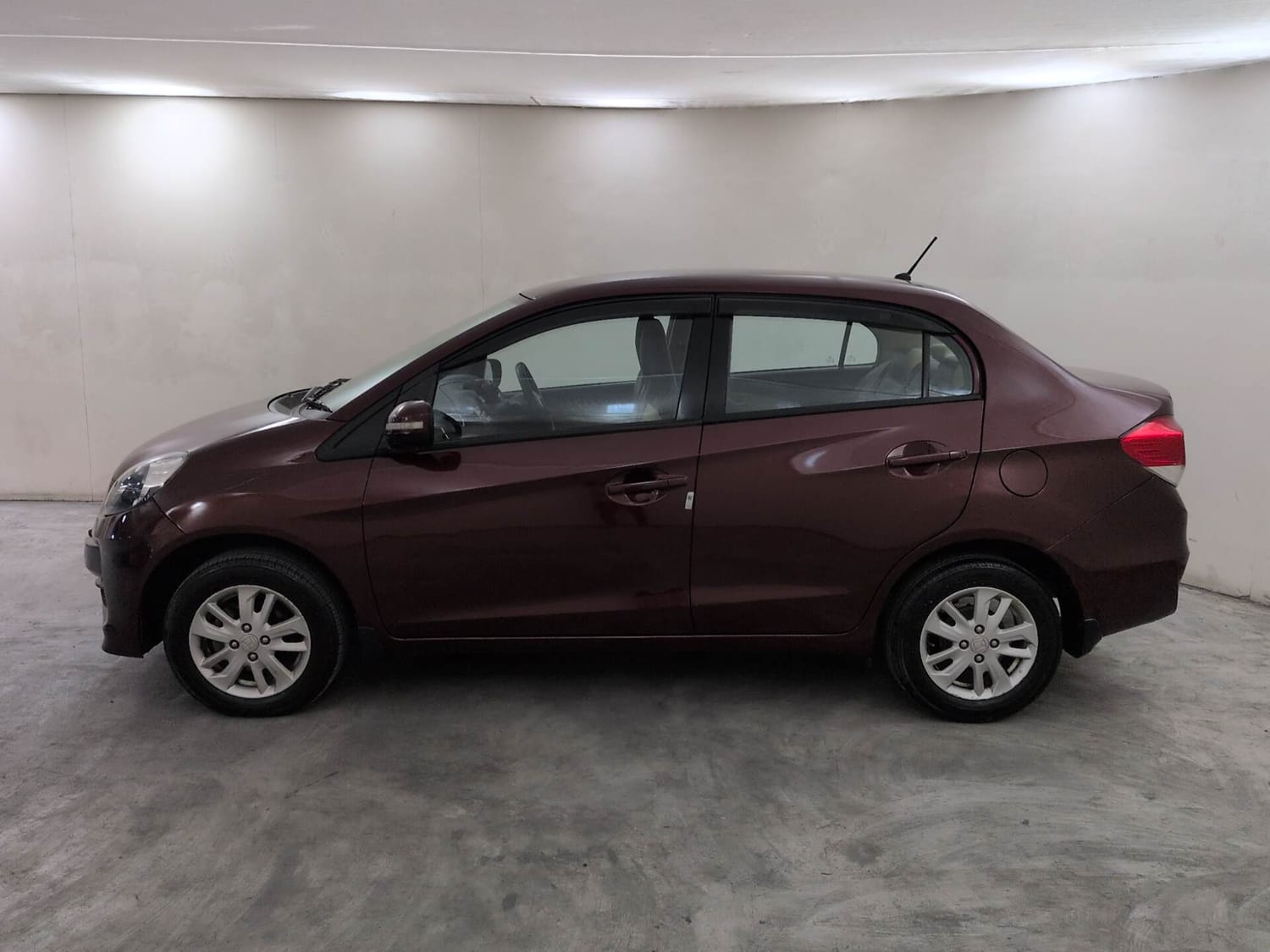 Used 2013 Honda Amaze 1.5 VX i-DTEC Diesel Manual exterior LEFT SIDE VIEW