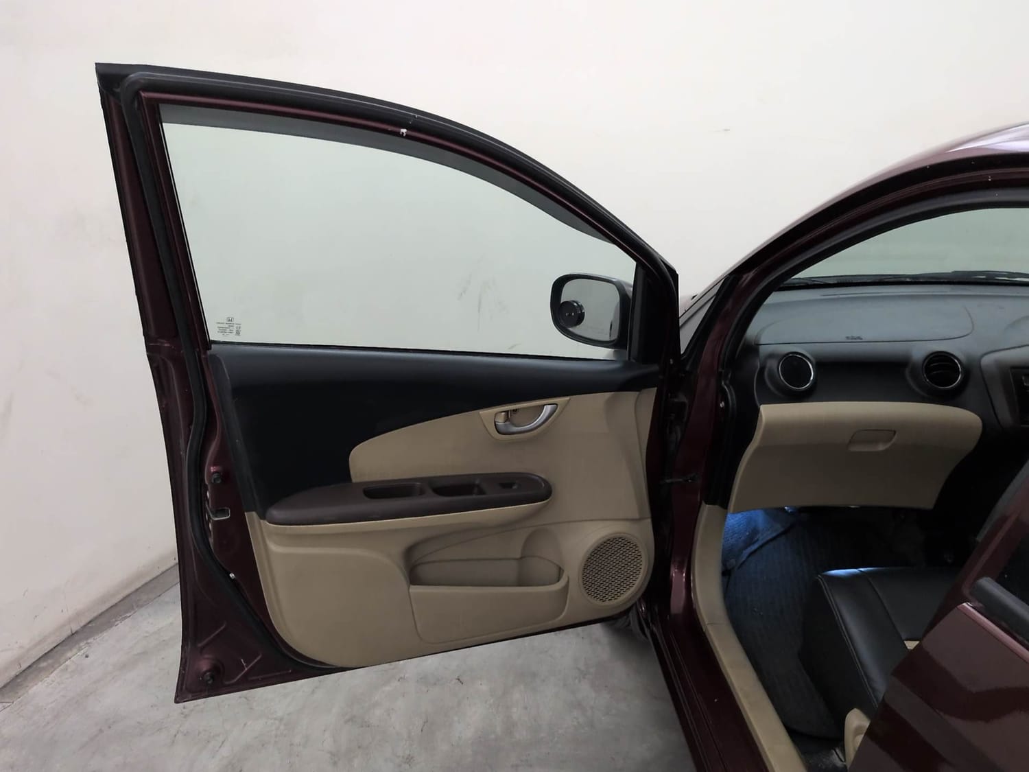 Used 2013 Honda Amaze 1.5 VX i-DTEC Diesel Manual interior LEFT FRONT DOOR OPEN VIEW