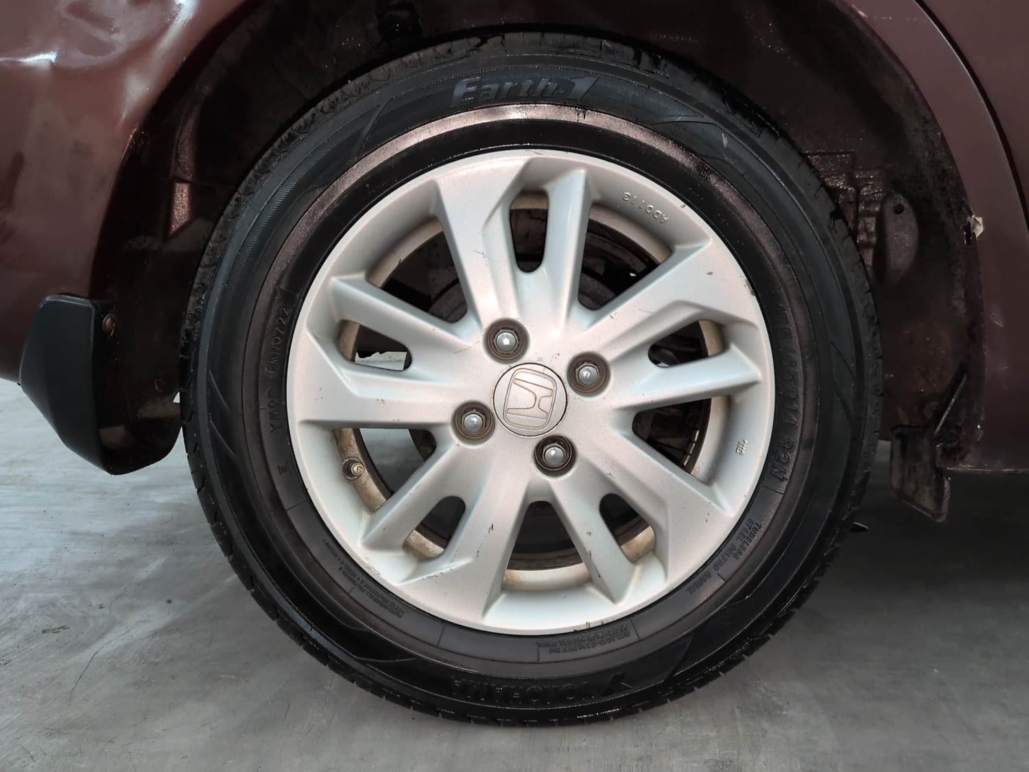 Used 2013 Honda Amaze 1.5 VX i-DTEC Diesel Manual tyres RIGHT REAR TYRE RIM VIEW