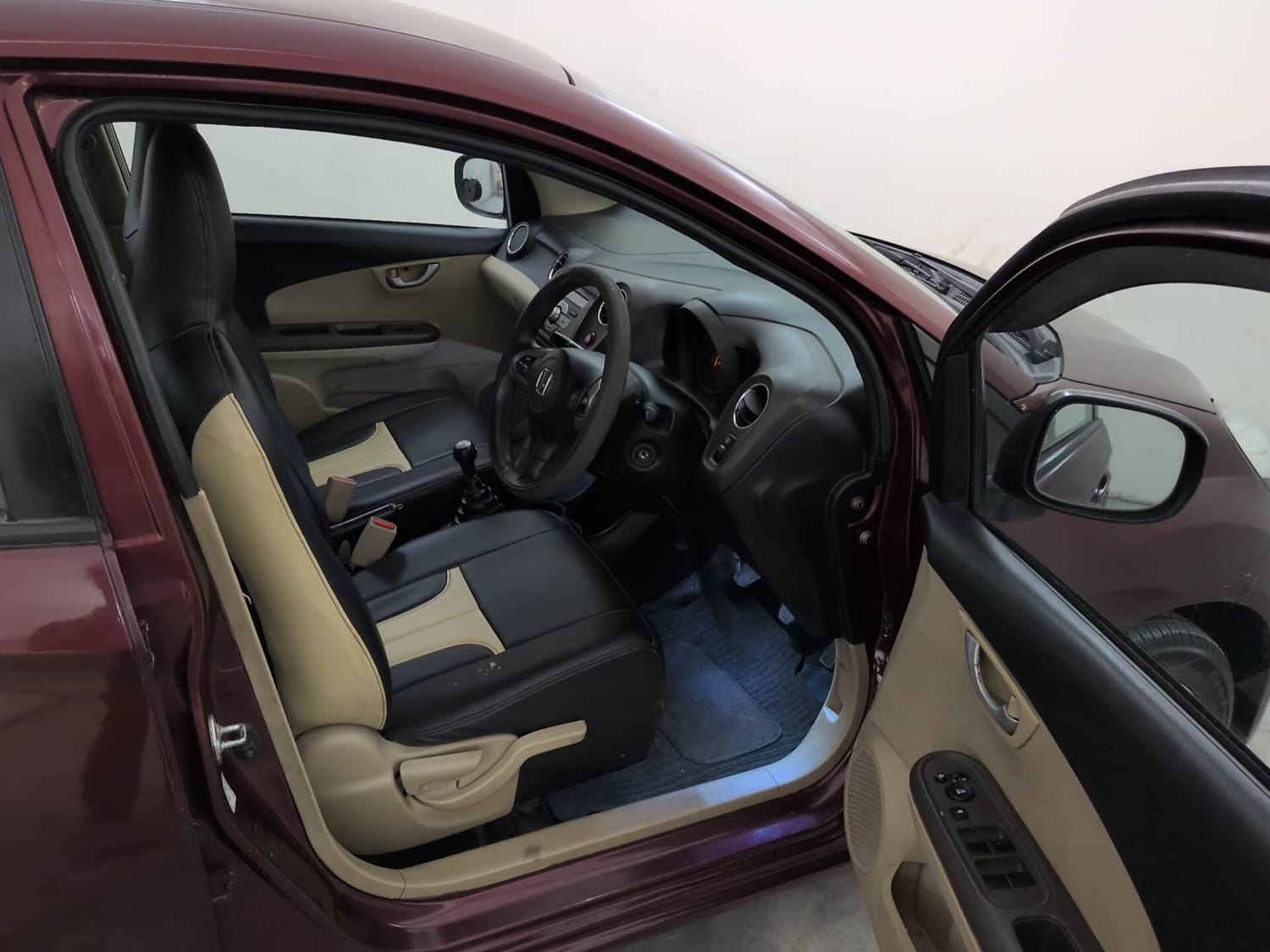 Used 2013 Honda Amaze 1.5 VX i-DTEC Diesel Manual interior RIGHT SIDE FRONT DOOR CABIN VIEW