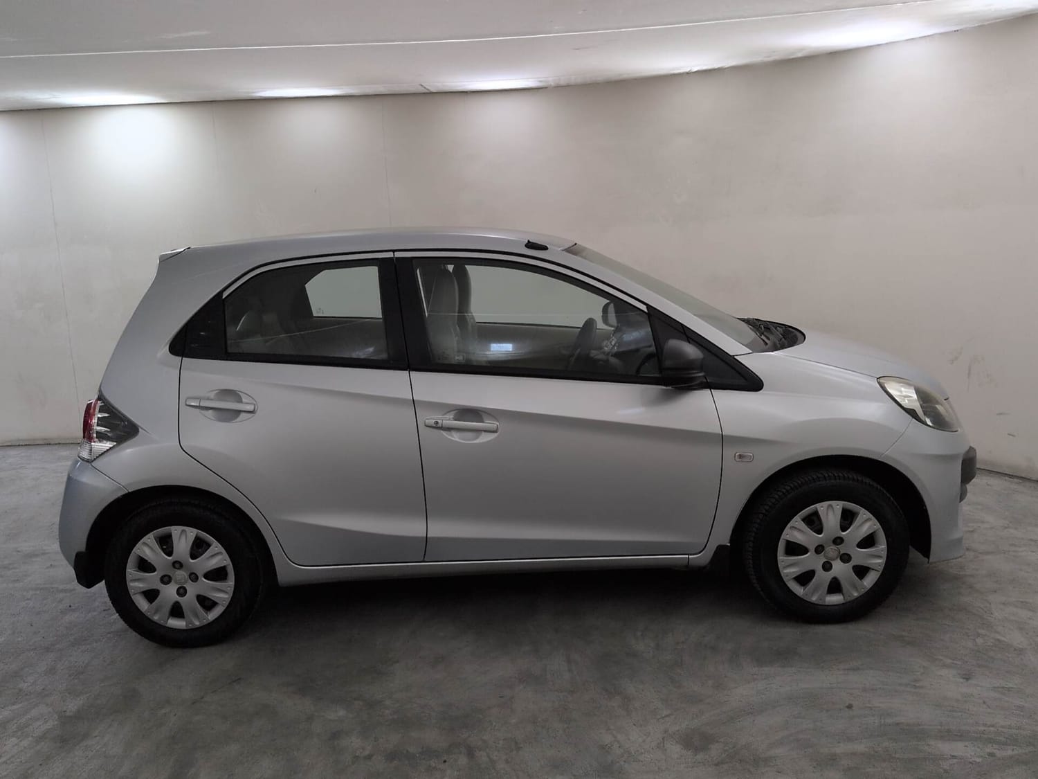 Used 2016 Honda Brio S MT Petrol Manual exterior RIGHT SIDE VIEW