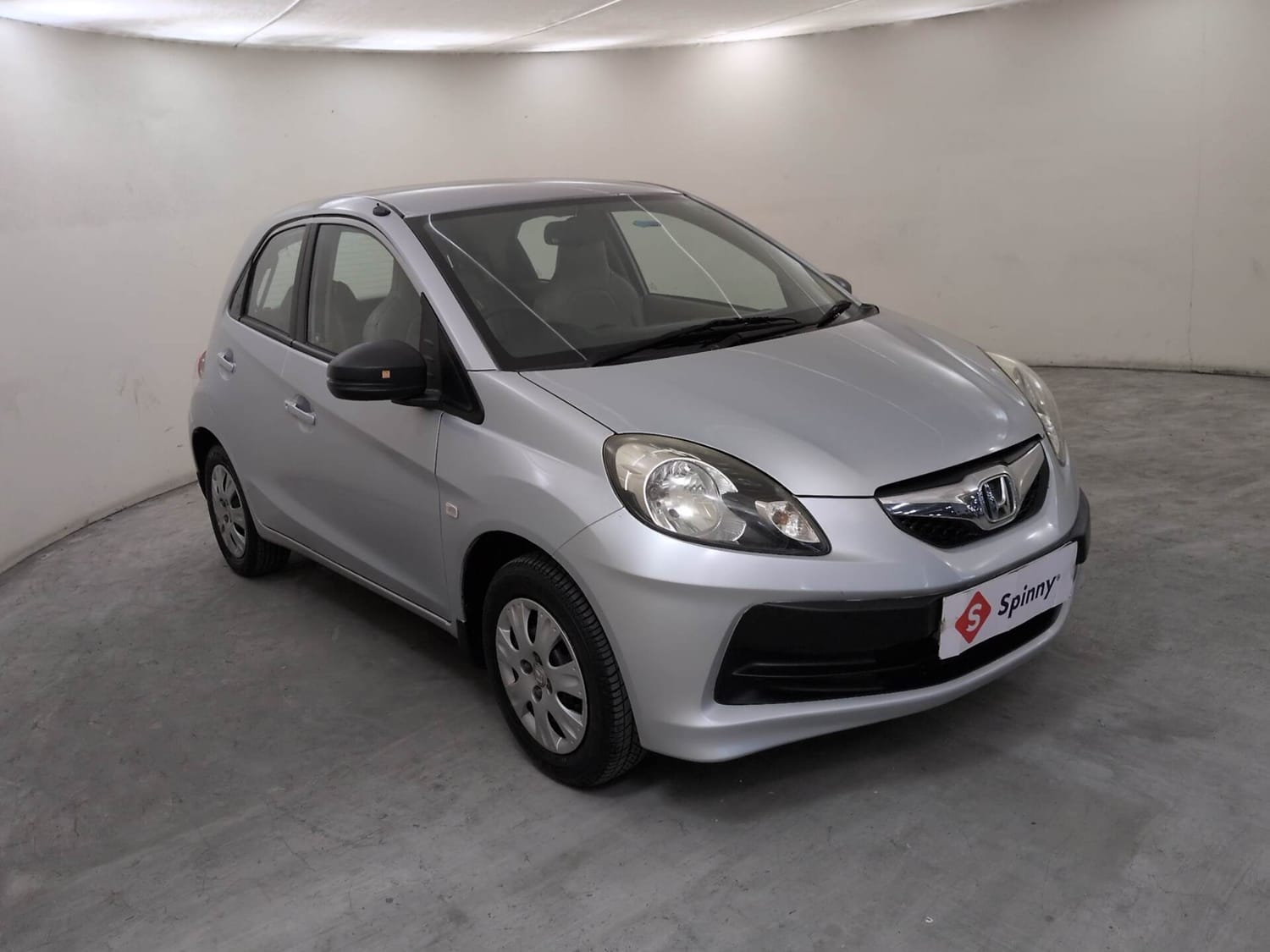 Used 2016 Honda Brio S MT Petrol Manual exterior RIGHT FRONT CORNER VIEW