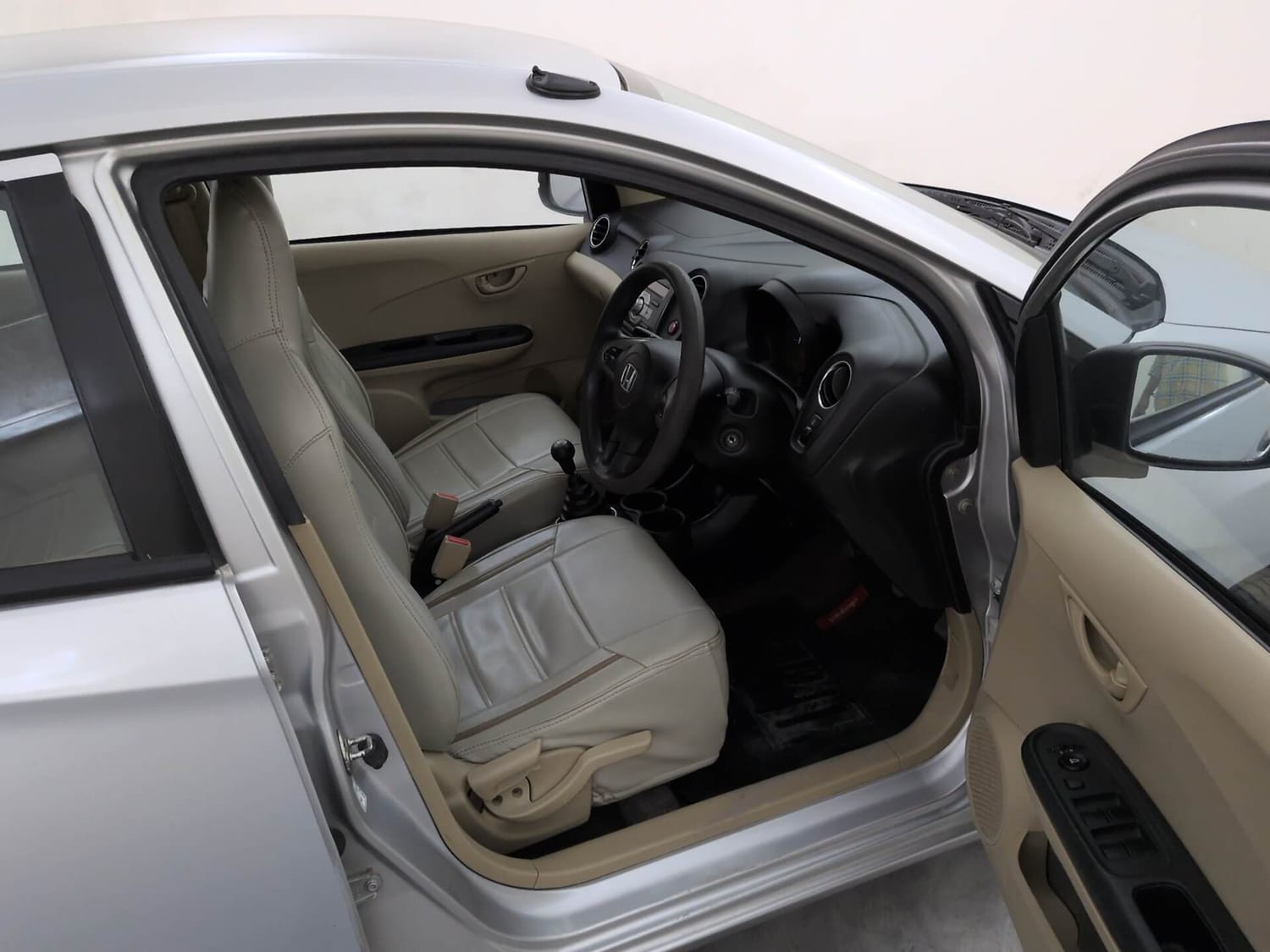 Used 2016 Honda Brio S MT Petrol Manual interior RIGHT SIDE FRONT DOOR CABIN VIEW