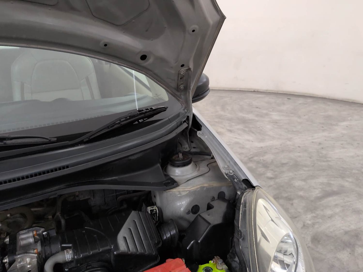 Used 2016 Honda Brio S MT Petrol Manual engine ENGINE LEFT SIDE HINGE & APRON VIEW