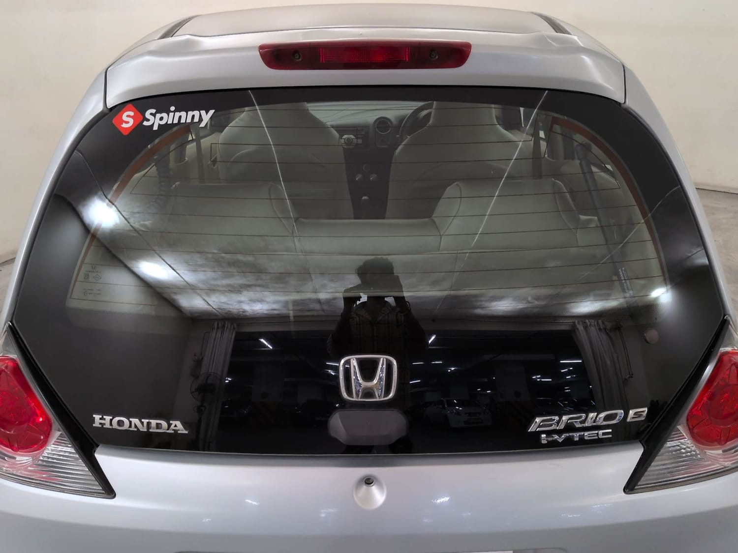 Used 2016 Honda Brio S MT Petrol Manual exterior BACK WINDSHIELD VIEW