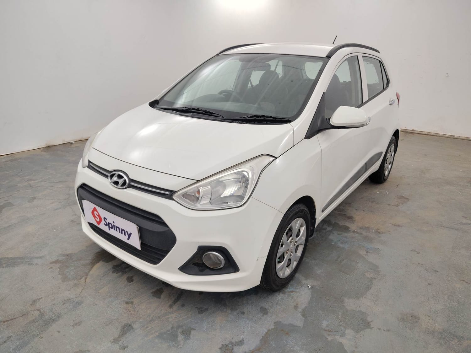Used 2013 Hyundai Grand i10 Sportz AT 1.2 Kappa VTVT Petrol Automatic exterior LEFT FRONT CORNER VIEW