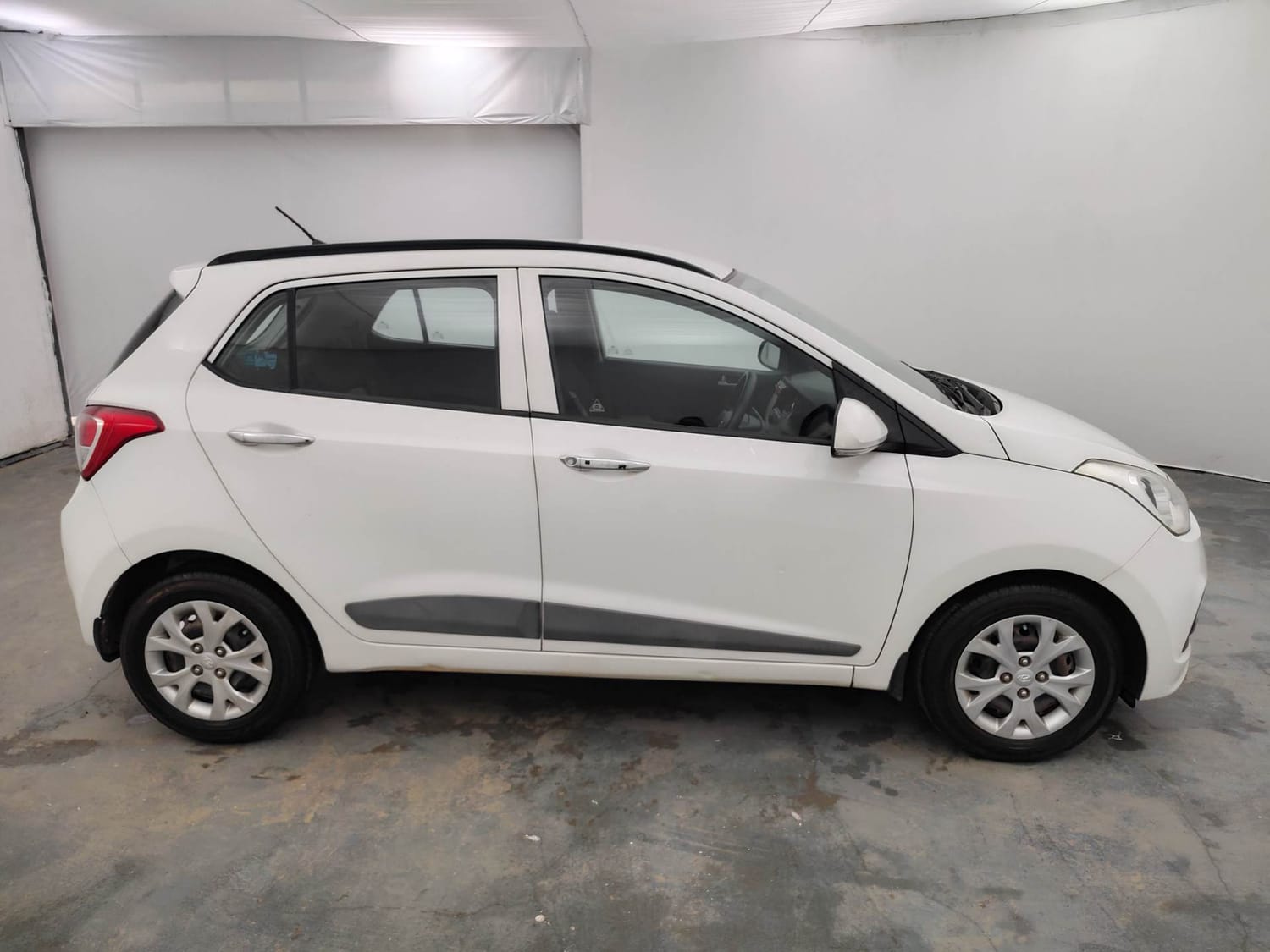 Used 2013 Hyundai Grand i10 Sportz AT 1.2 Kappa VTVT Petrol Automatic exterior RIGHT SIDE VIEW