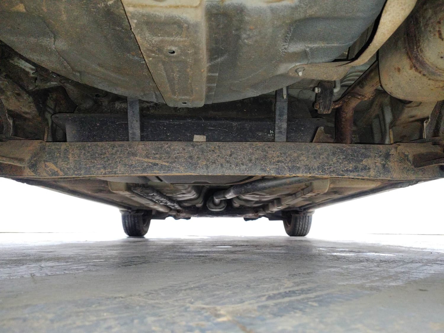 Used 2013 Hyundai Grand i10 Sportz AT 1.2 Kappa VTVT Petrol Automatic extra REAR UNDERBODY VIEW (TAKEN FROM REAR)