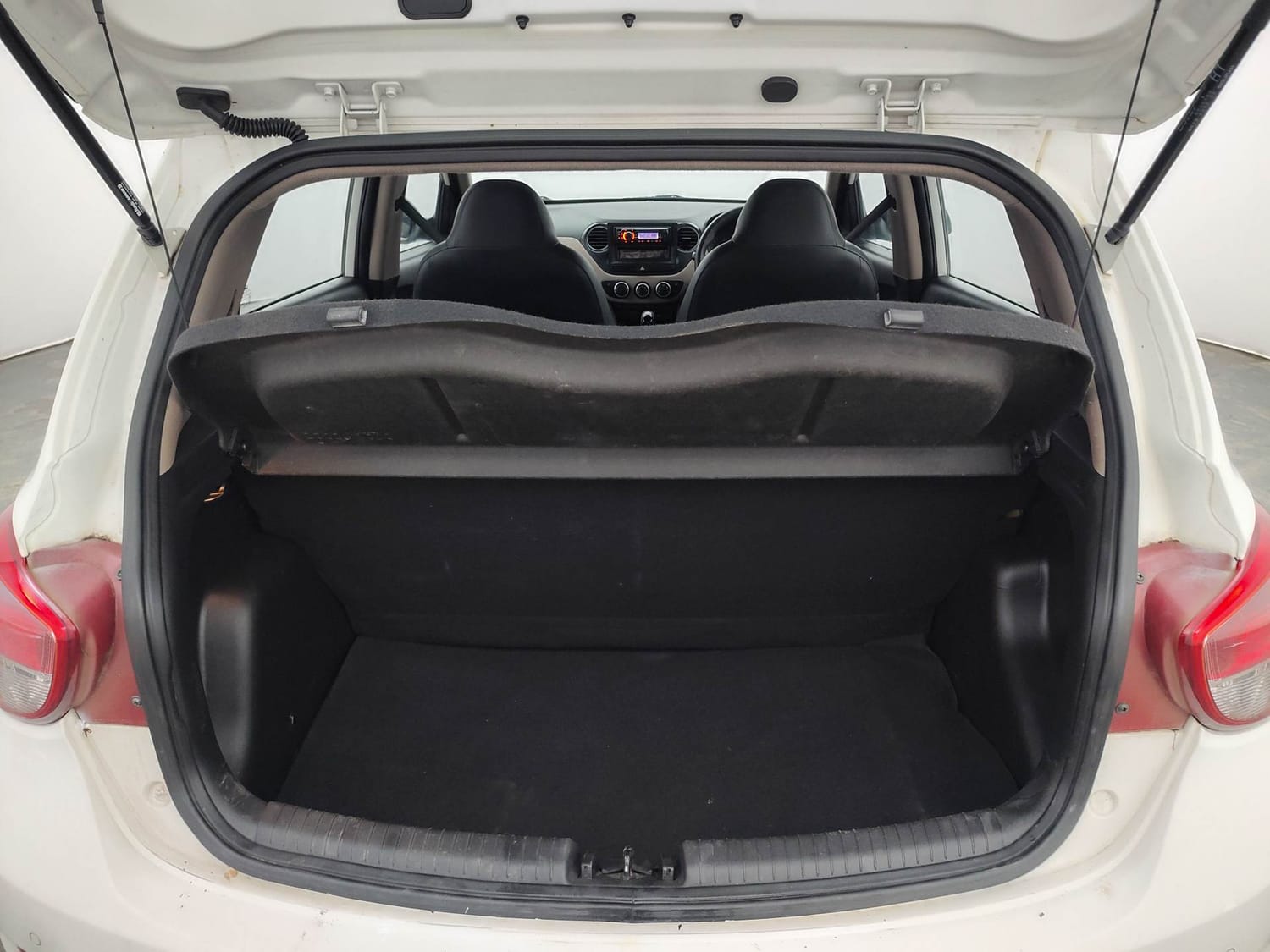 Used 2013 Hyundai Grand i10 Sportz AT 1.2 Kappa VTVT Petrol Automatic interior DICKY INSIDE VIEW