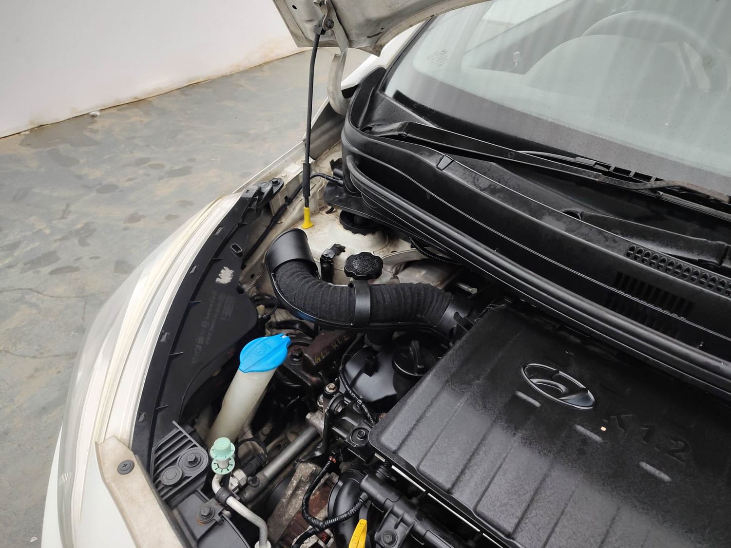 Used 2013 Hyundai Grand i10 Sportz AT 1.2 Kappa VTVT Petrol Automatic engine ENGINE RIGHT SIDE HINGE & APRON VIEW