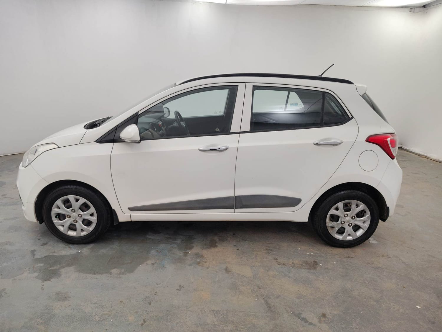 Used 2013 Hyundai Grand i10 Sportz AT 1.2 Kappa VTVT Petrol Automatic exterior LEFT SIDE VIEW