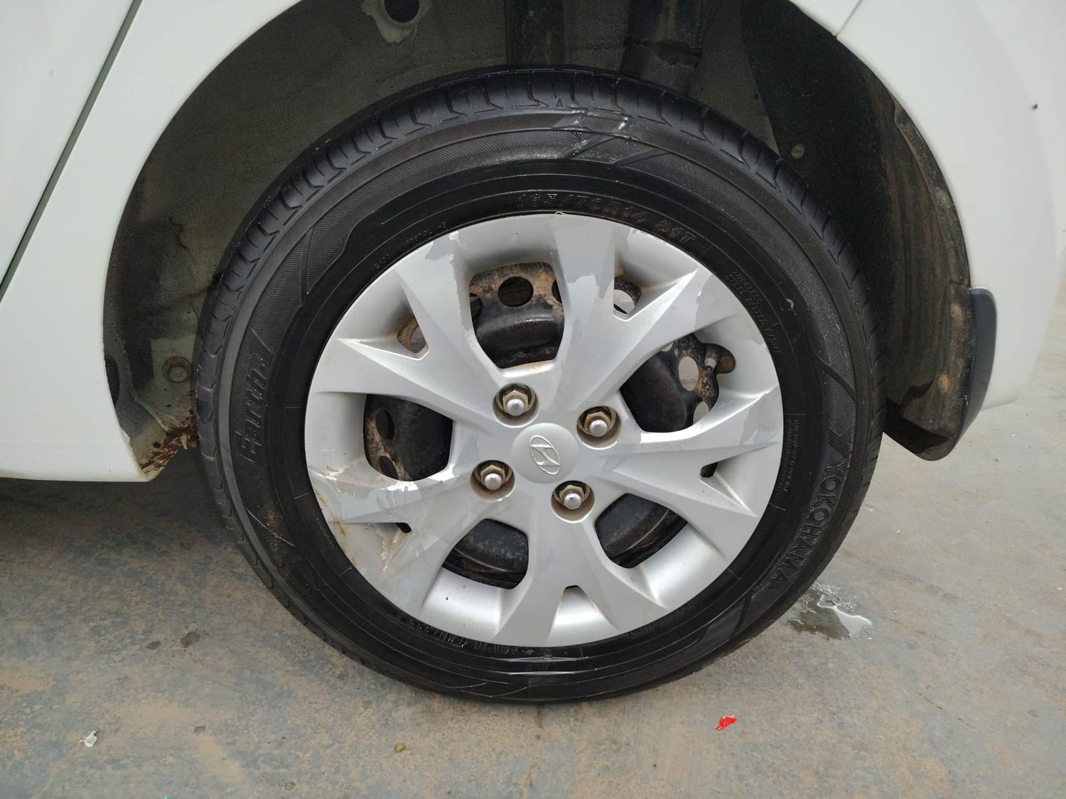 Used 2013 Hyundai Grand i10 Sportz AT 1.2 Kappa VTVT Petrol Automatic tyres LEFT REAR TYRE RIM VIEW