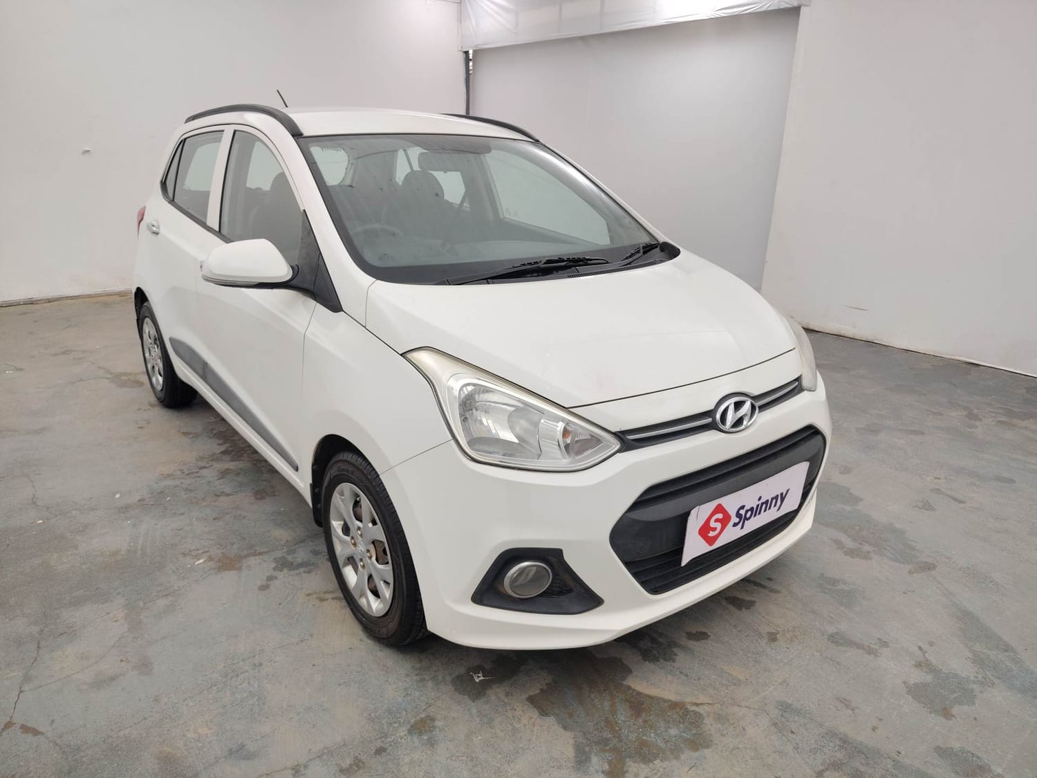 Used 2013 Hyundai Grand i10 Sportz AT 1.2 Kappa VTVT Petrol Automatic exterior RIGHT FRONT CORNER VIEW