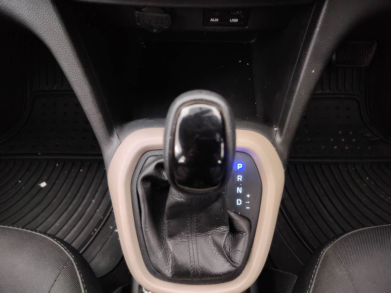 Used 2013 Hyundai Grand i10 Sportz AT 1.2 Kappa VTVT Petrol Automatic interior GEAR  KNOB VIEW