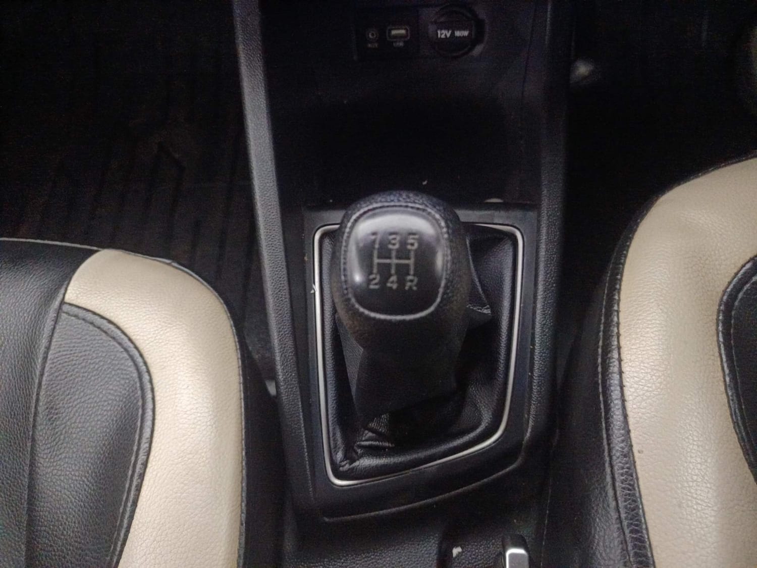 Used 2016 Hyundai Elite i20 Sportz 1.2 Petrol Manual interior GEAR  KNOB VIEW