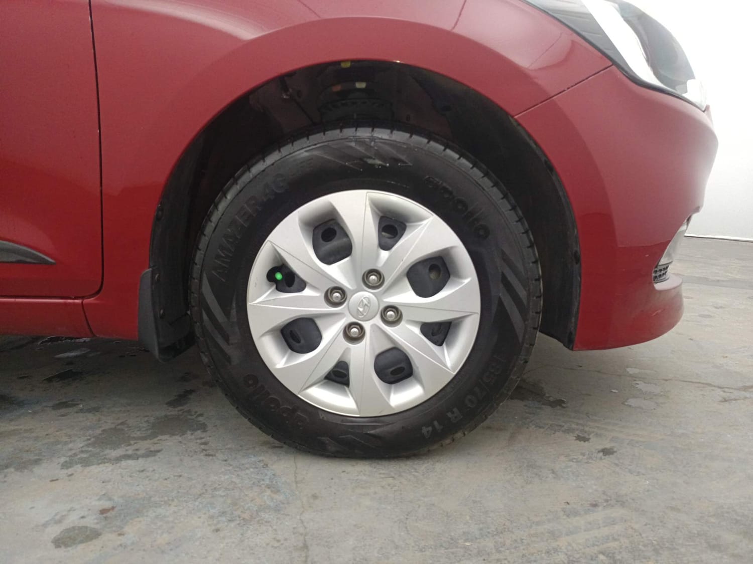 Used 2016 Hyundai Elite i20 Sportz 1.2 Petrol Manual tyres RIGHT FRONT TYRE RIM VIEW