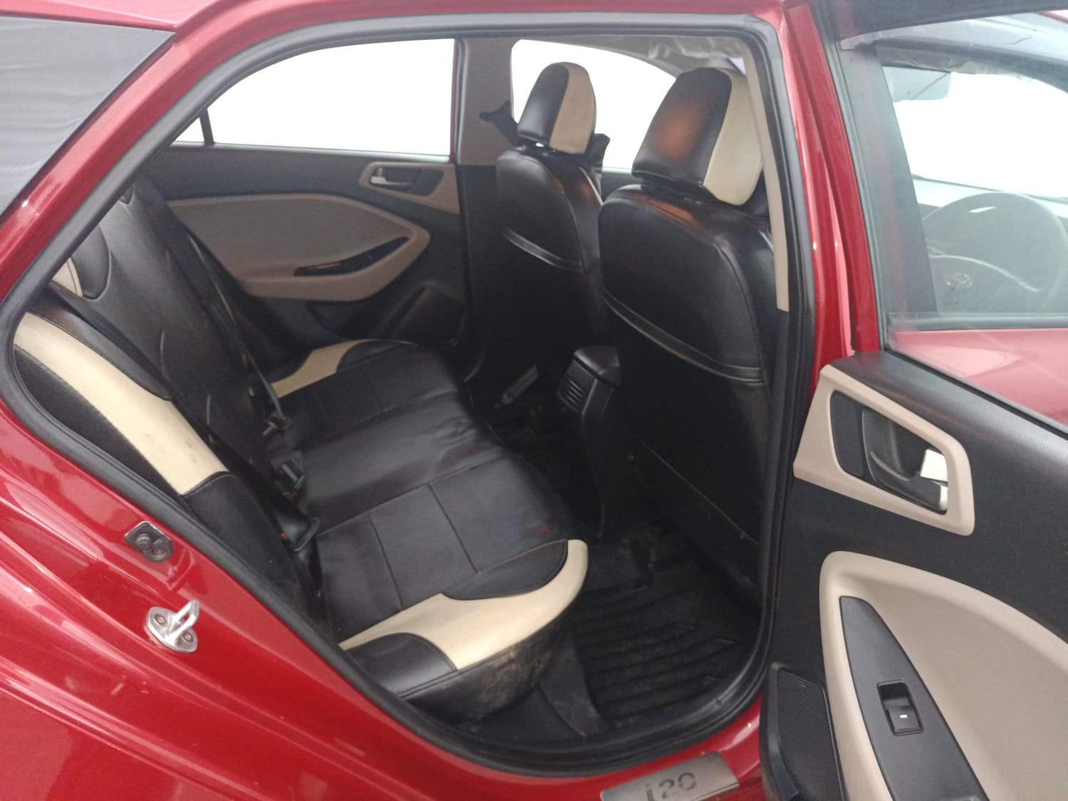 Used 2016 Hyundai Elite i20 Sportz 1.2 Petrol Manual interior RIGHT SIDE REAR DOOR CABIN VIEW
