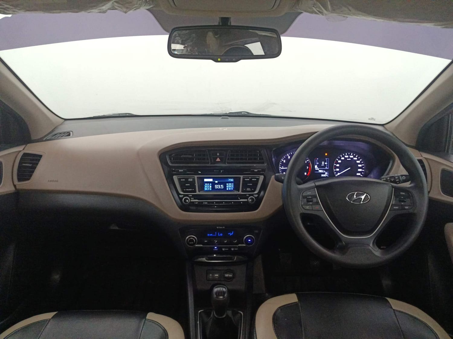 Used 2016 Hyundai Elite i20 Sportz 1.2 Petrol Manual interior DASHBOARD VIEW