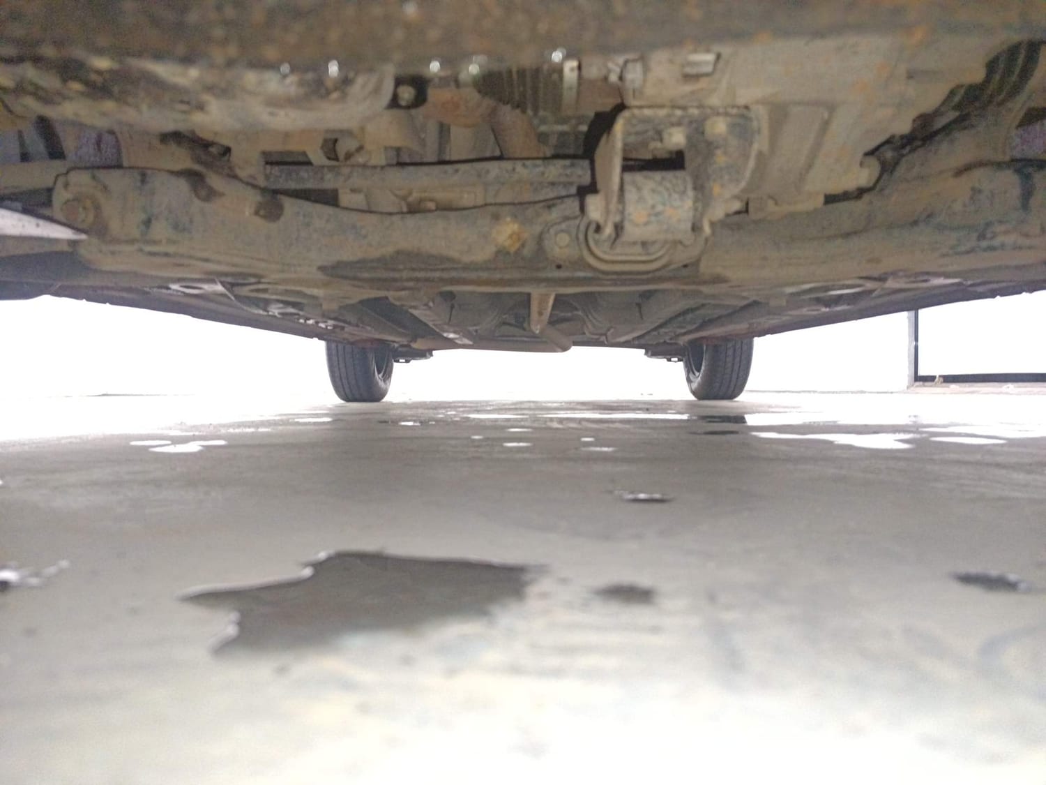 Used 2016 Hyundai Elite i20 Sportz 1.2 Petrol Manual extra FRONT LEFT UNDERBODY VIEW