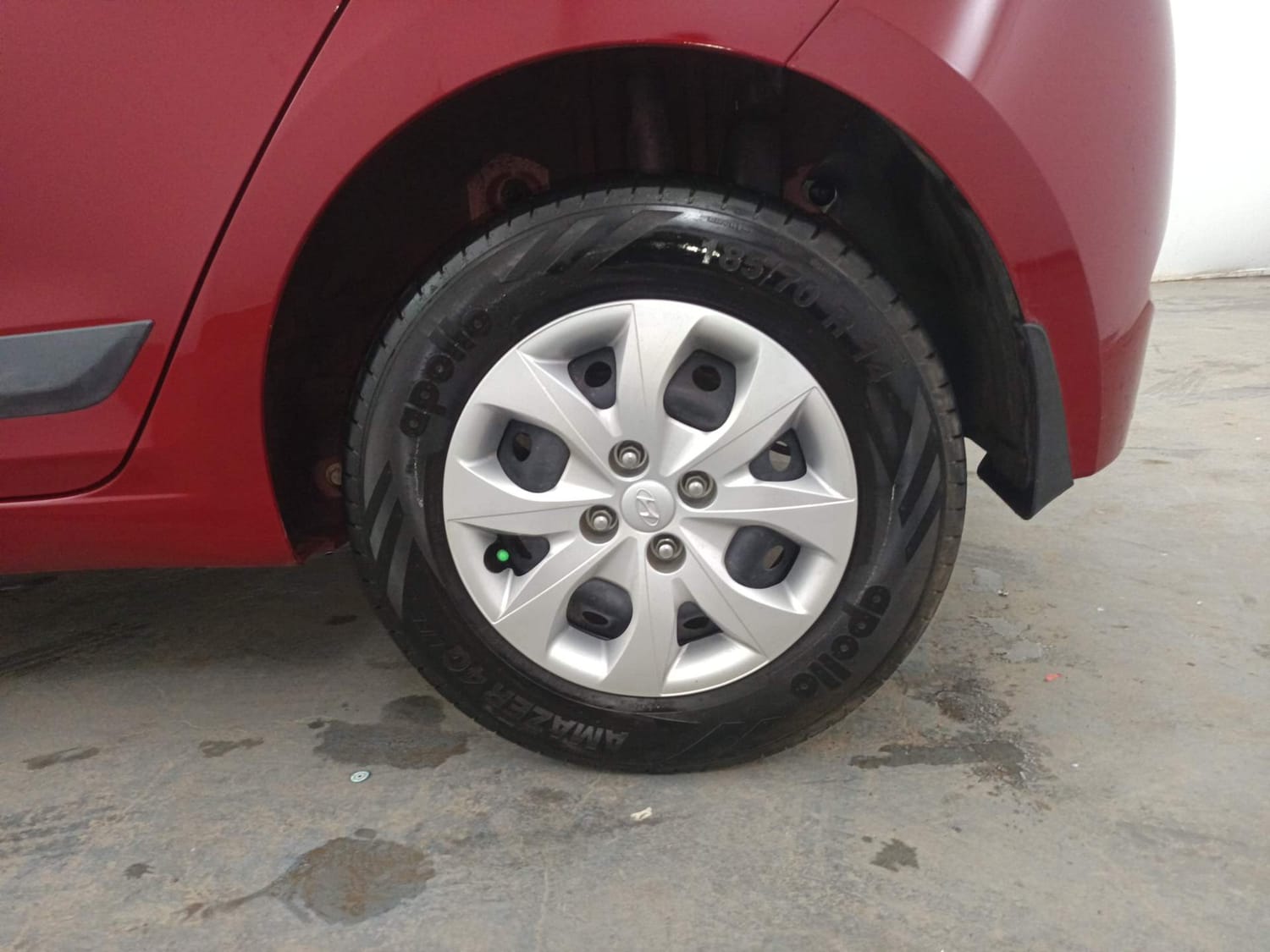 Used 2016 Hyundai Elite i20 Sportz 1.2 Petrol Manual tyres LEFT REAR TYRE RIM VIEW