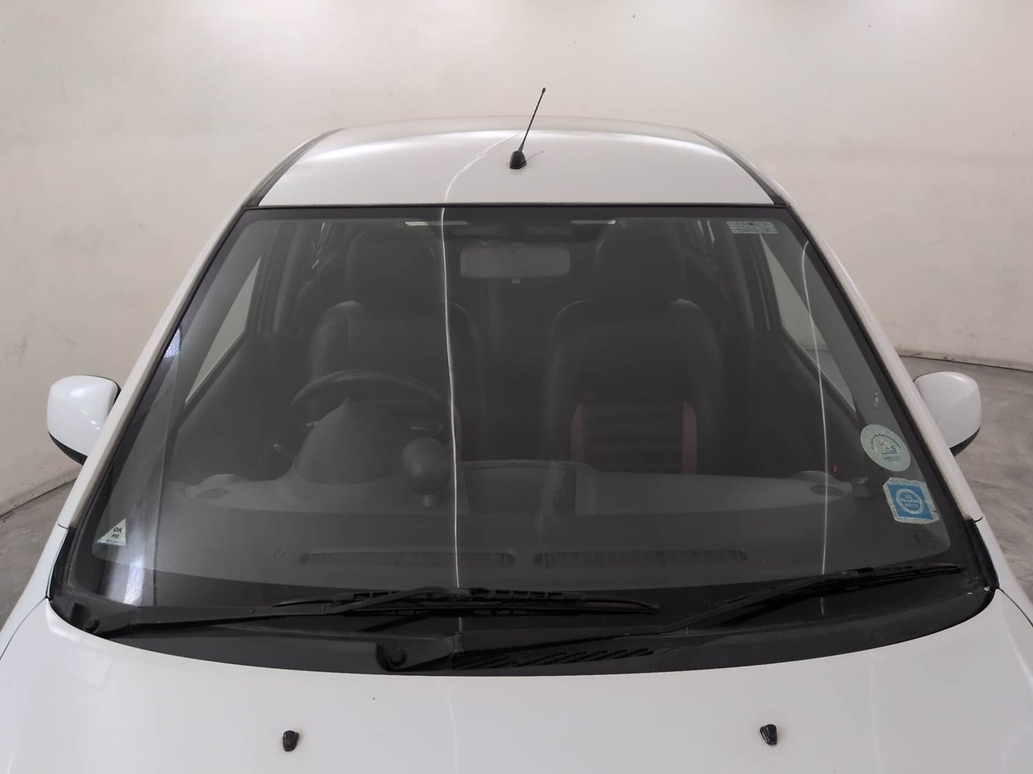 Used 2014 Maruti Suzuki Ritz Zxi BS-IV Petrol Manual exterior FRONT WINDSHIELD VIEW