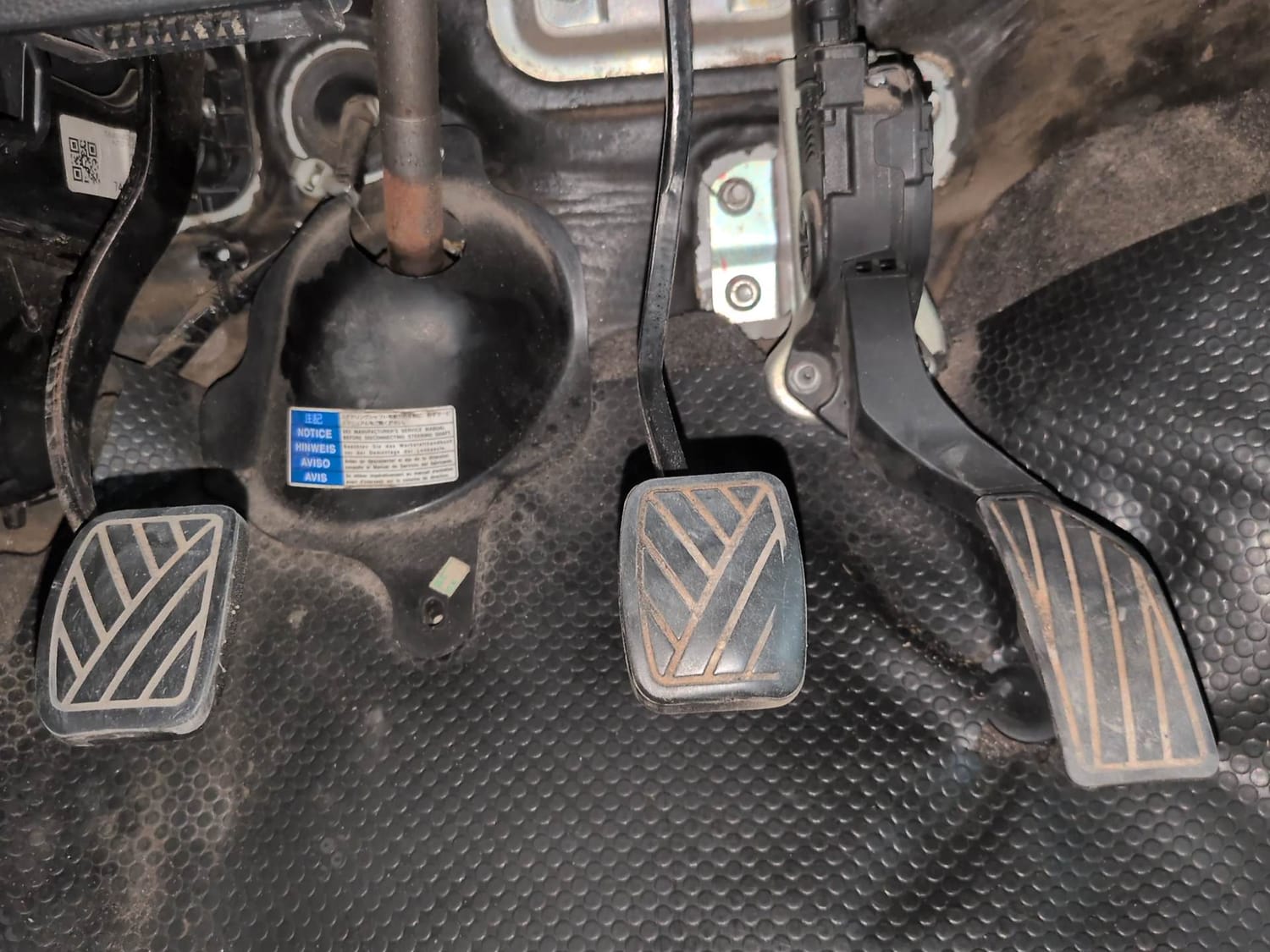 Used 2014 Maruti Suzuki Ritz Zxi BS-IV Petrol Manual interior PEDALS VIEW
