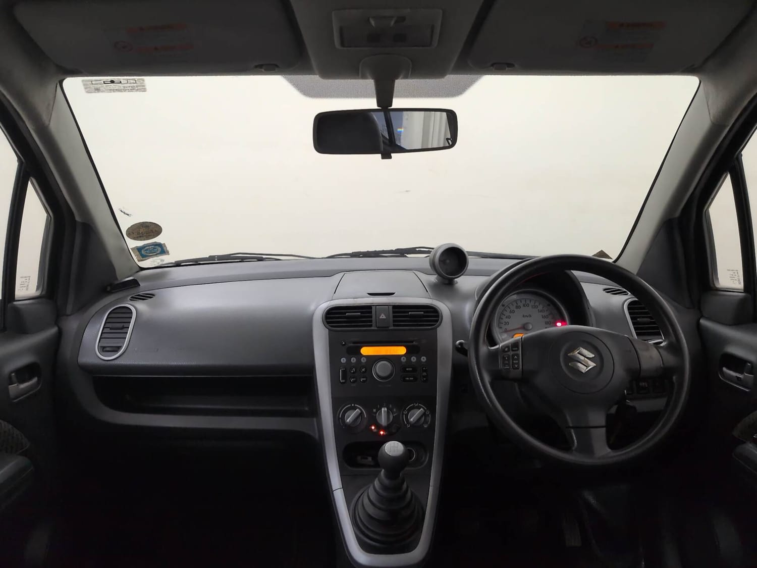 Used 2014 Maruti Suzuki Ritz Zxi BS-IV Petrol Manual interior DASHBOARD VIEW