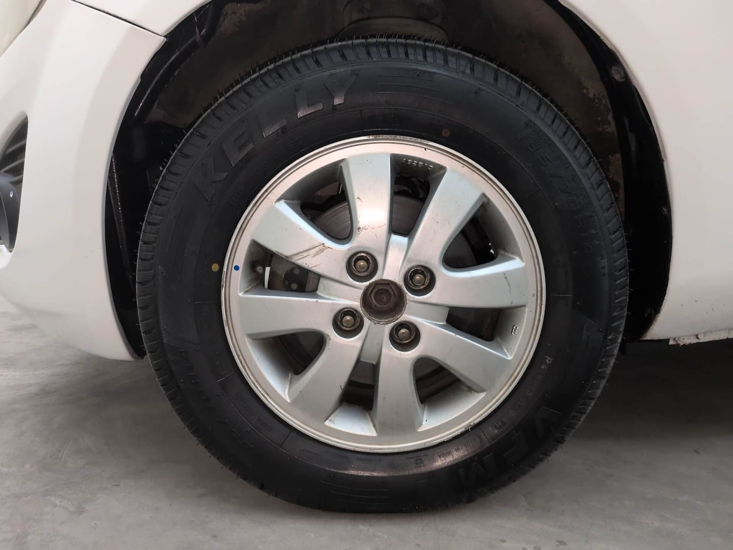 Used 2014 Maruti Suzuki Ritz Zxi BS-IV Petrol Manual tyres LEFT FRONT TYRE RIM VIEW