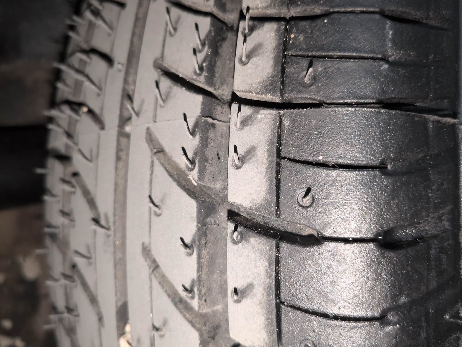 Used 2014 Maruti Suzuki Ritz Zxi BS-IV Petrol Manual tyres LEFT REAR TYRE TREAD VIEW