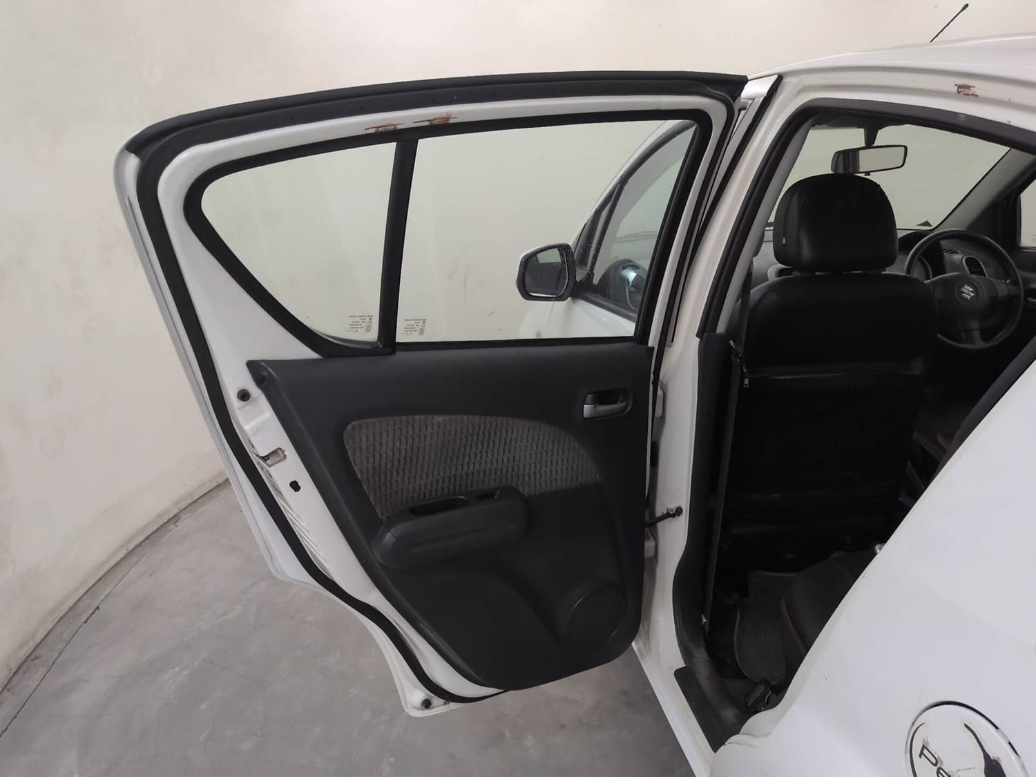 Used 2014 Maruti Suzuki Ritz Zxi BS-IV Petrol Manual interior LEFT REAR DOOR OPEN VIEW