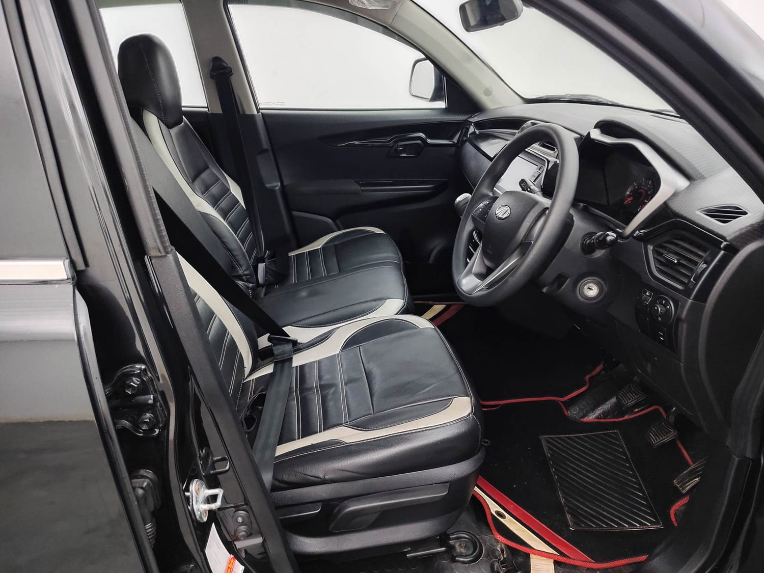 Used 2018 Mahindra KUV100 NXT K8 6 STR Petrol Manual interior RIGHT SIDE FRONT DOOR CABIN VIEW