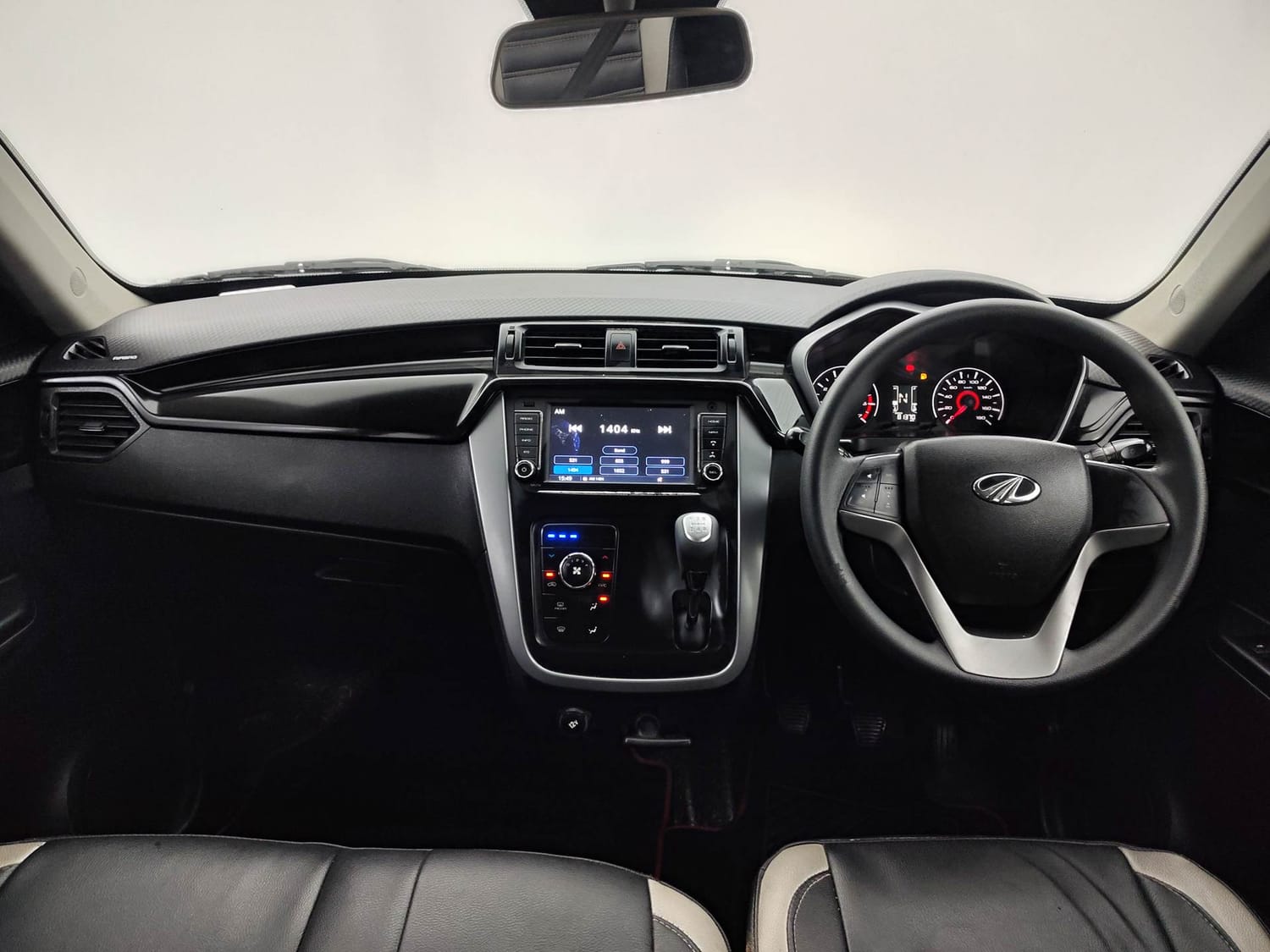 Used 2018 Mahindra KUV100 NXT K8 6 STR Petrol Manual interior DASHBOARD VIEW