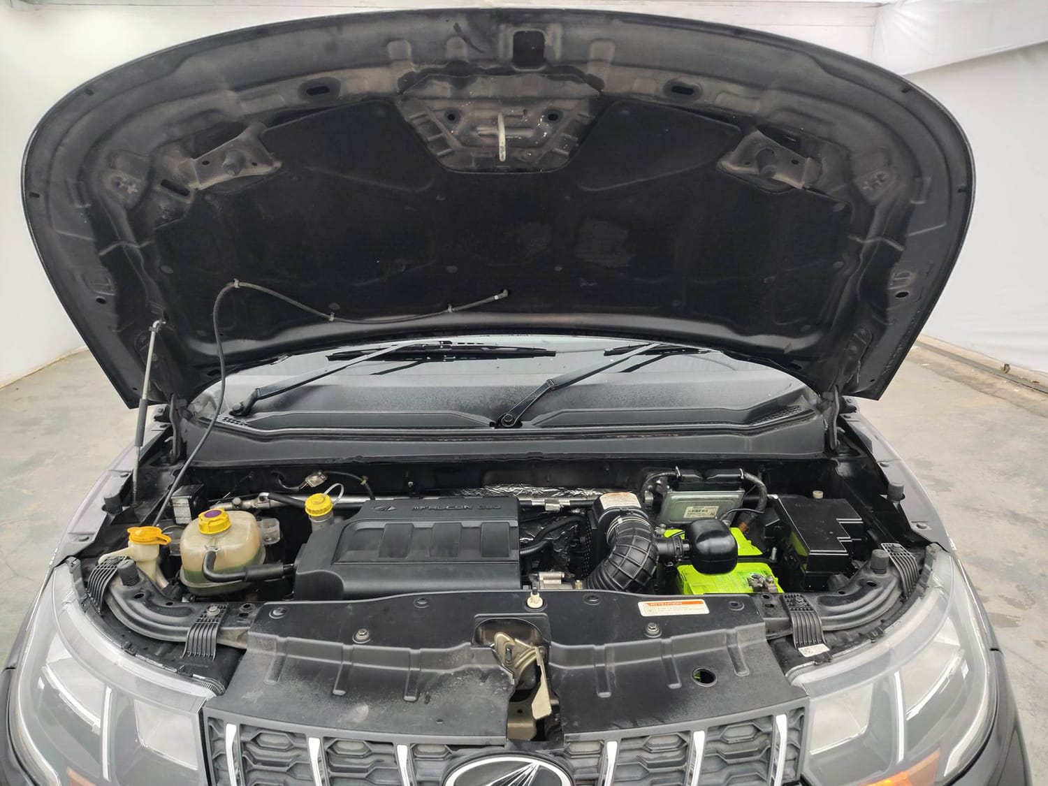 Used 2018 Mahindra KUV100 NXT K8 6 STR Petrol Manual engine ENGINE & BONNET OPEN FRONT VIEW