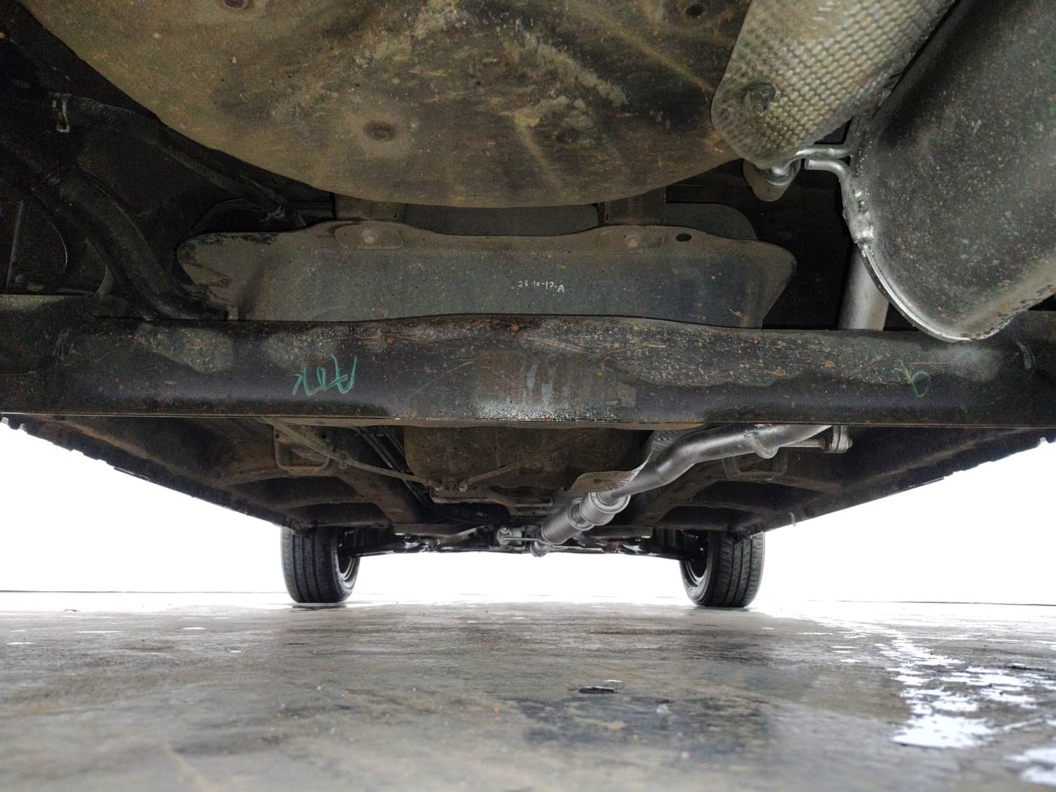 Used 2018 Mahindra KUV100 NXT K8 6 STR Petrol Manual extra REAR UNDERBODY VIEW (TAKEN FROM REAR)