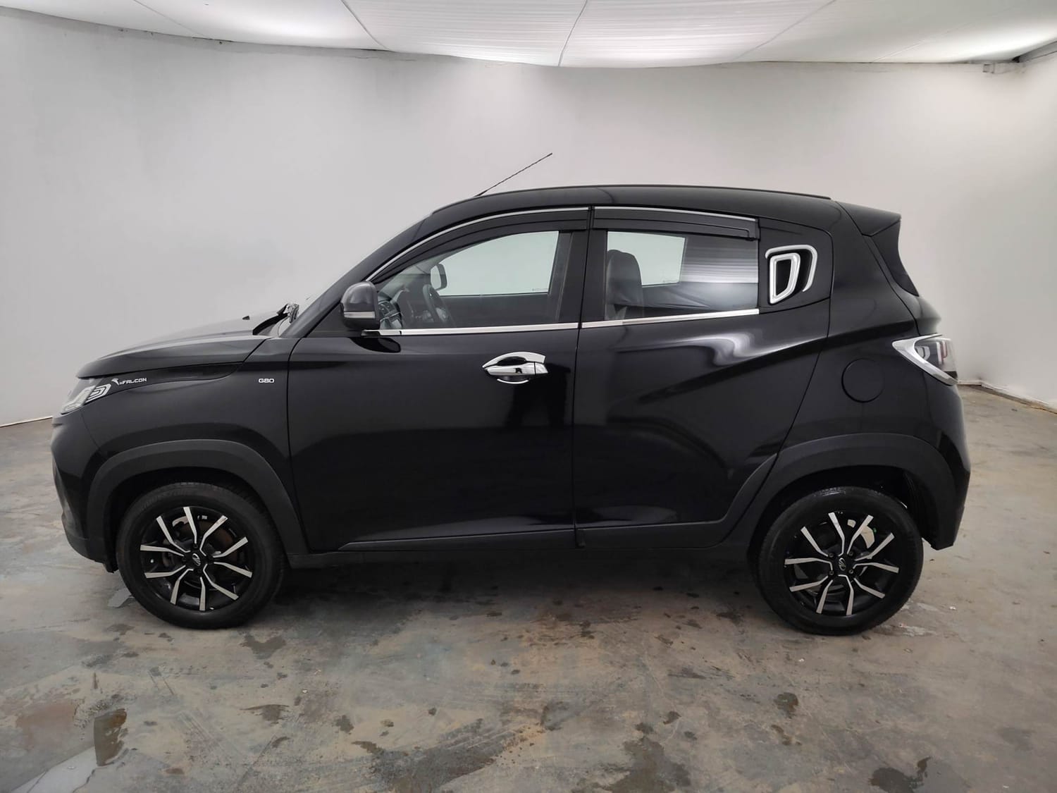Used 2018 Mahindra KUV100 NXT K8 6 STR Petrol Manual exterior LEFT SIDE VIEW