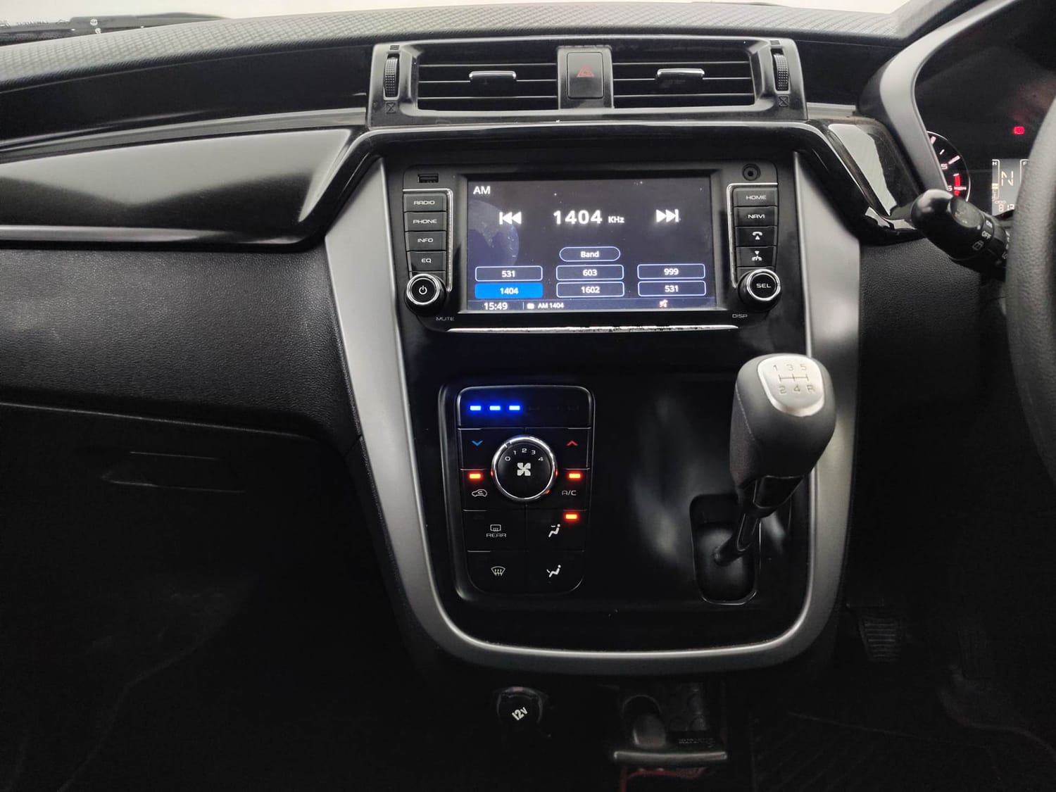 Used 2018 Mahindra KUV100 NXT K8 6 STR Petrol Manual interior MUSIC SYSTEM & AC CONTROL VIEW